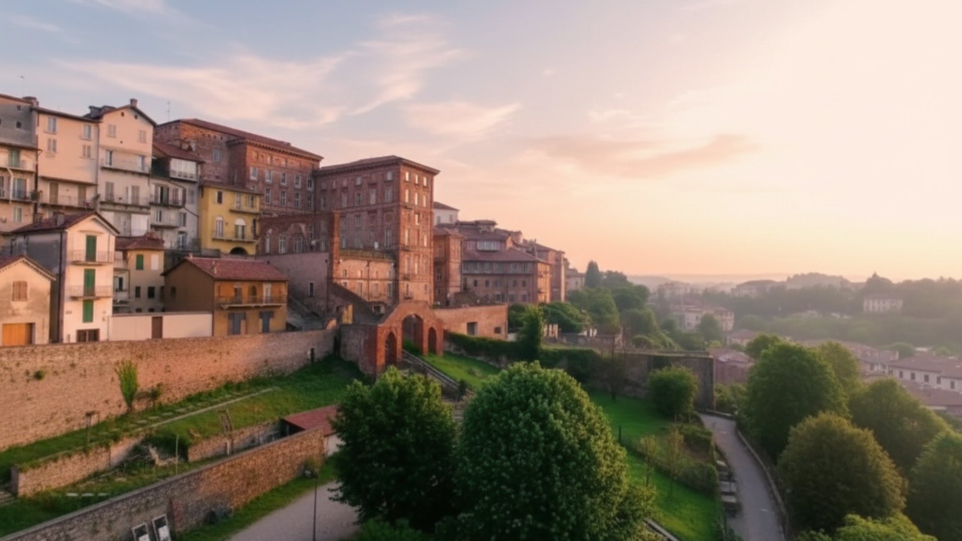 Il borgo di Mondovì al tramonto