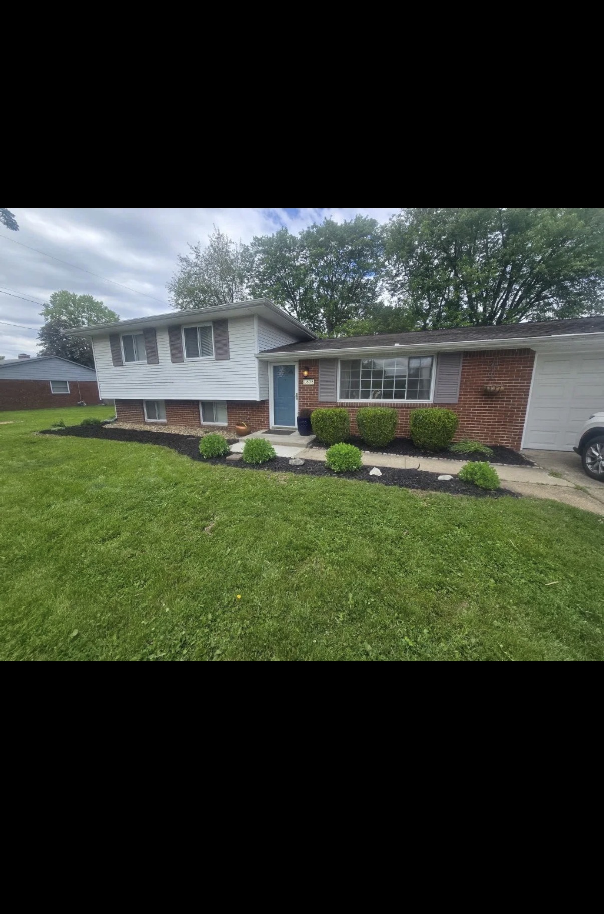 Indianapolis landscaping and mulch project