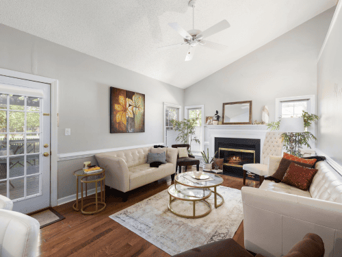 {{ custom_values.service_1 }} in {{custom_values.biz_area_1})