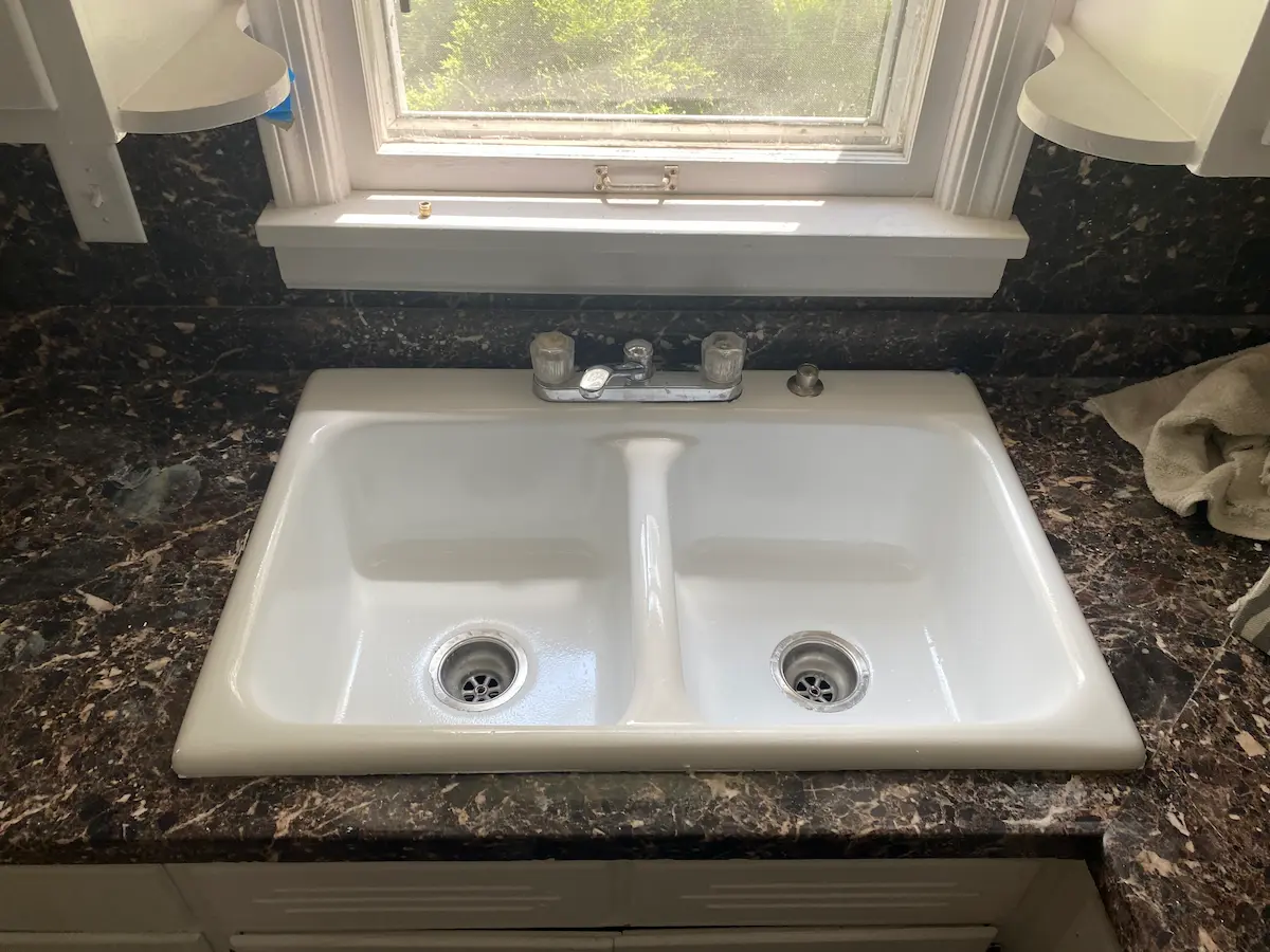 Kitchen sink resurfaced in white by Reglaze Pro