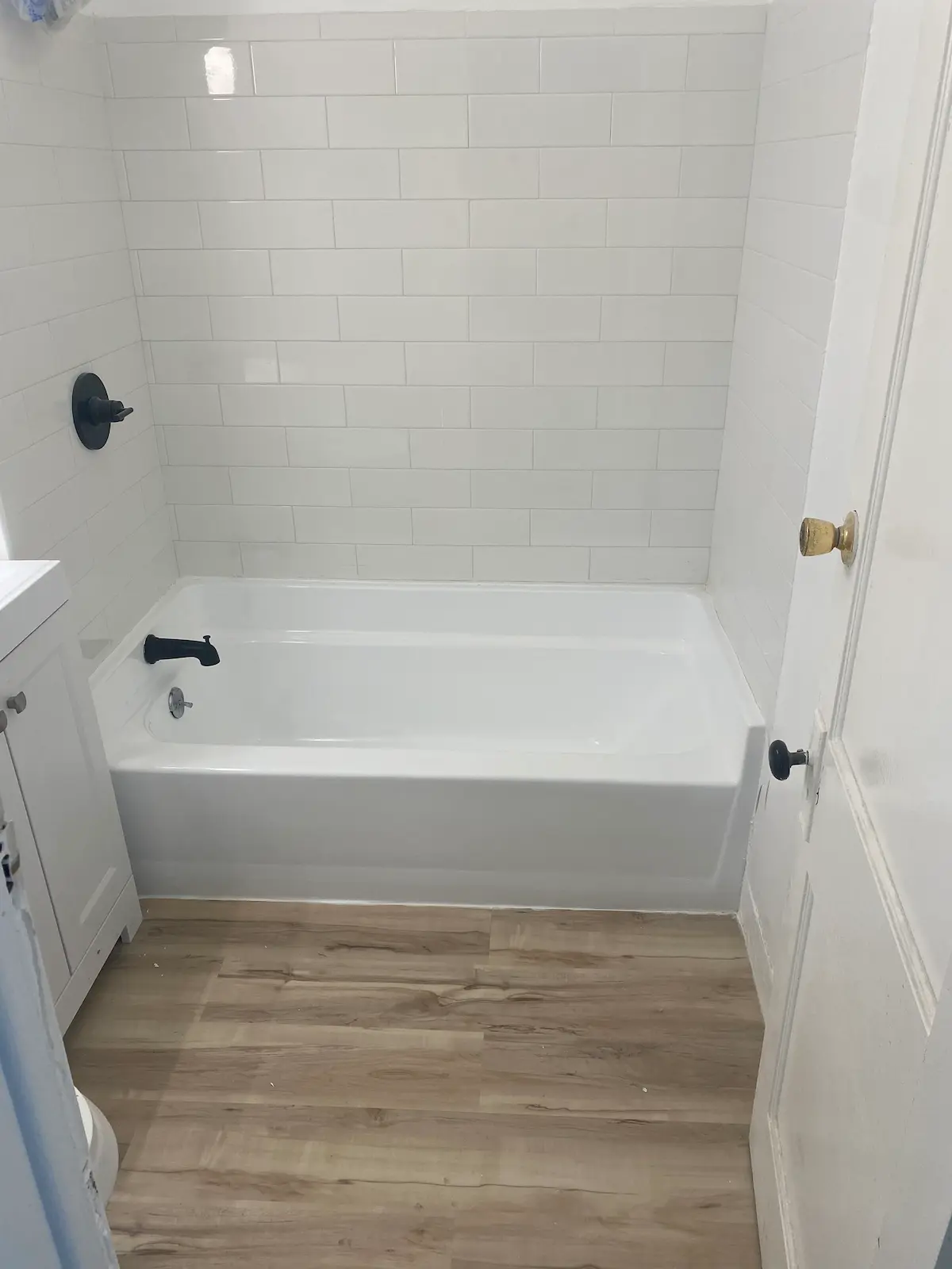 Refinished bathtub with smooth new white coating
