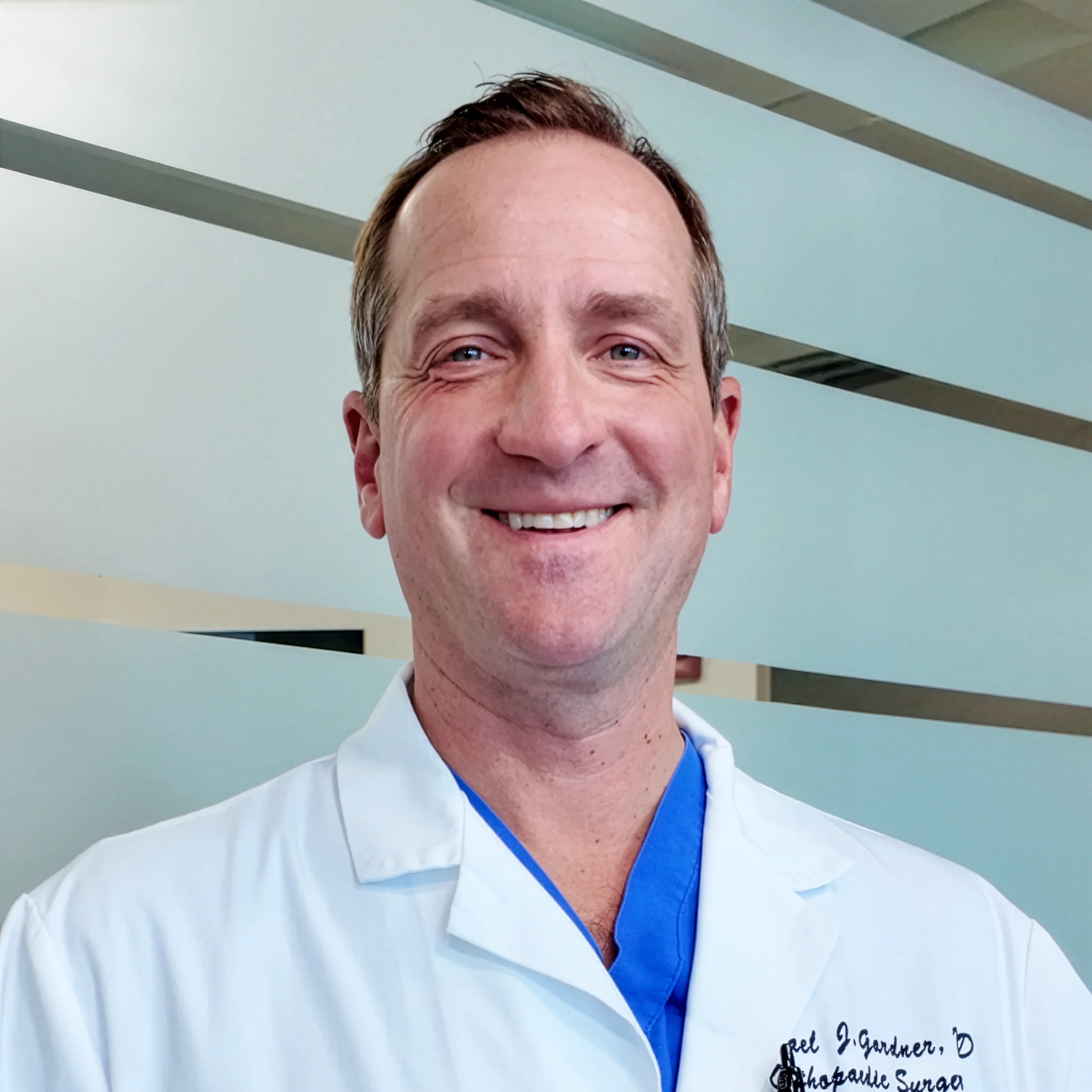 MyBackHub Posture Visuals report displaying side-by-side front and profile views of a user. The images are overlaid with an AI-generated spine alignment grid, showing specific measurements for midline deviation, shoulder height, hip symmetry, and knee height.