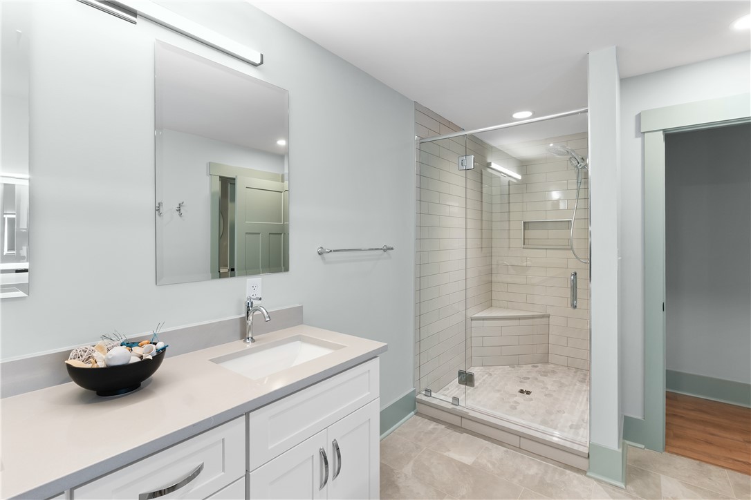 Secondary bathroom finishes
