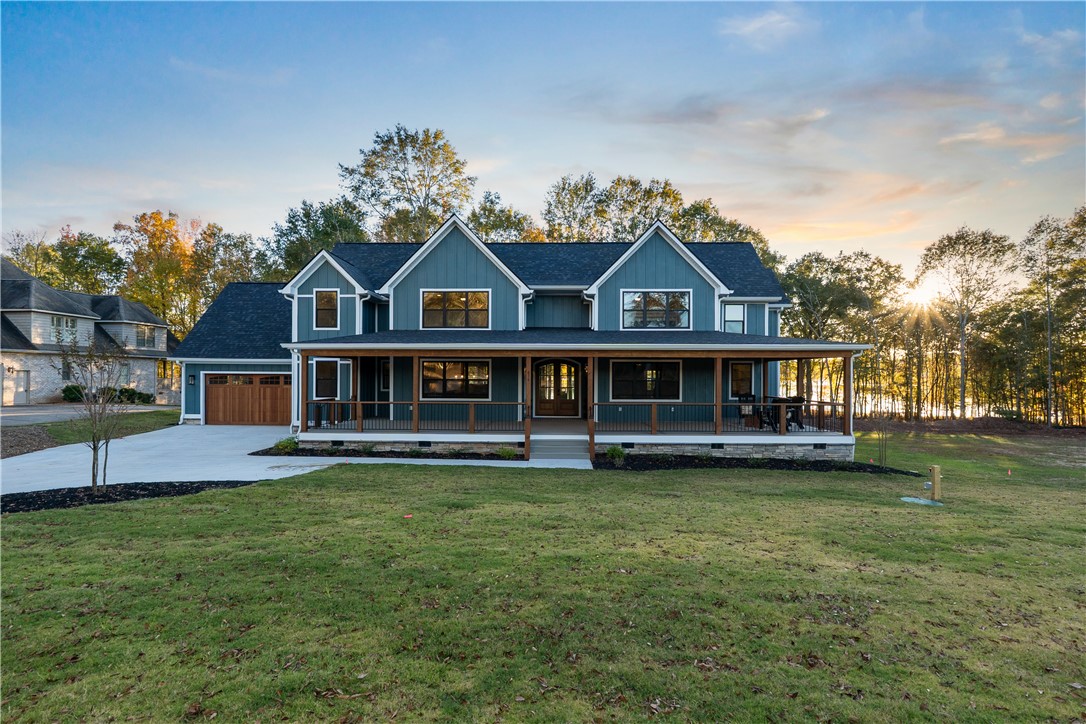Covered porch exterior entertaining area