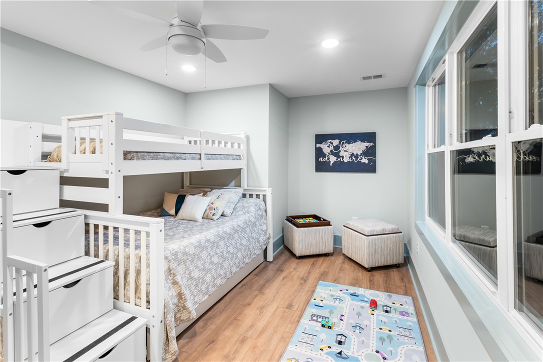 Kids bunk bedroom