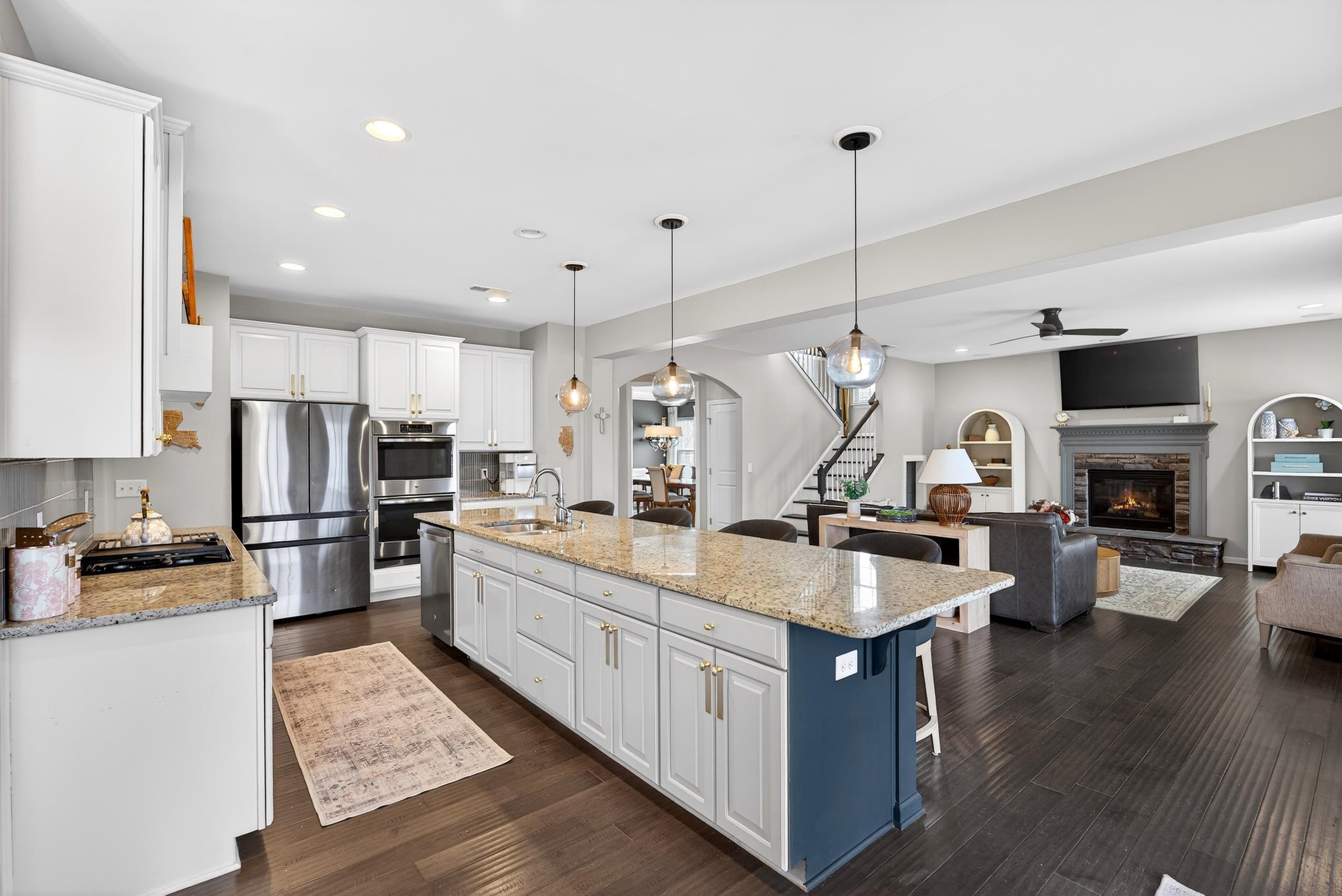 Chef's kitchen with island Duncan SC