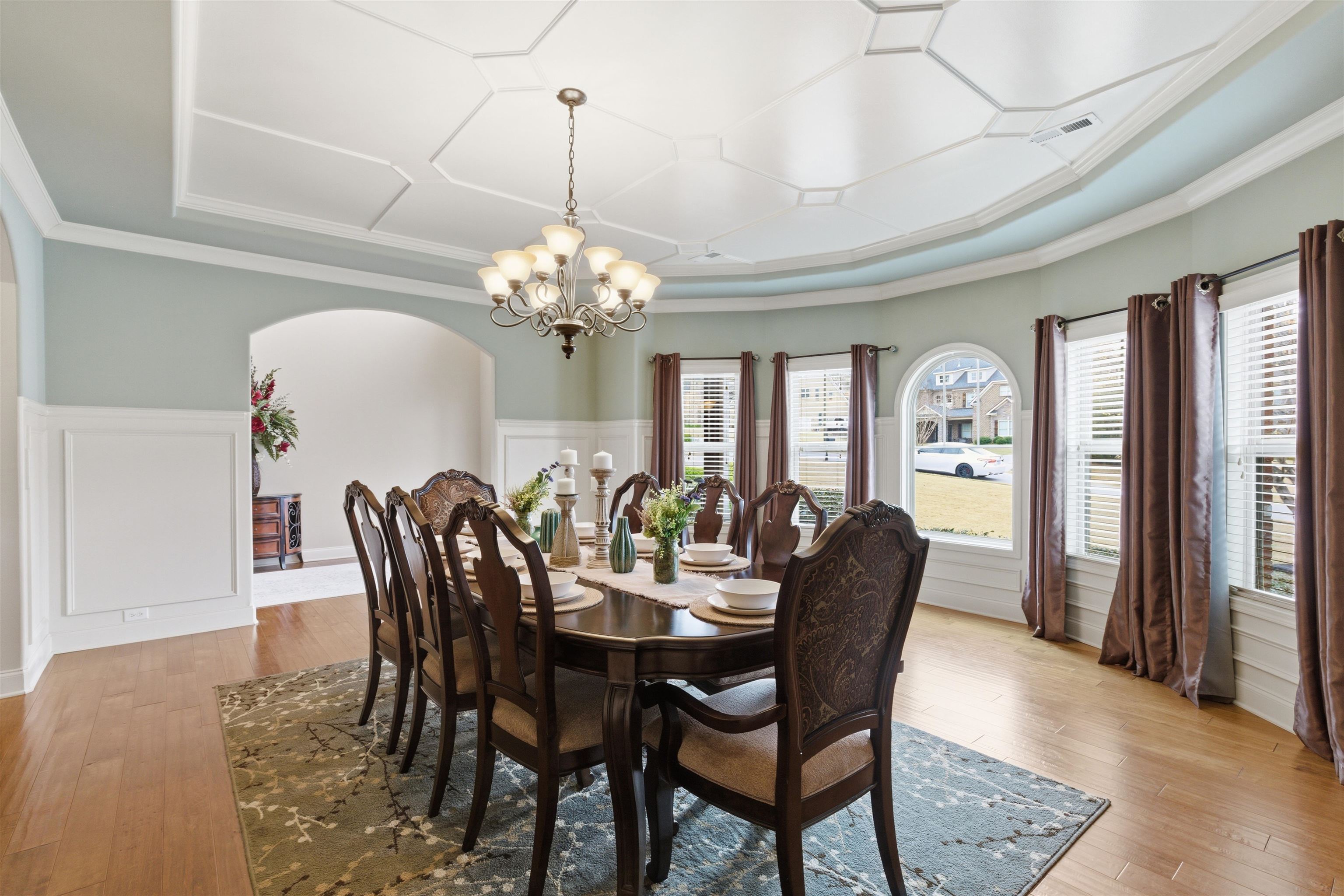 Formal Dining Room - Diamond Tray Ceiling