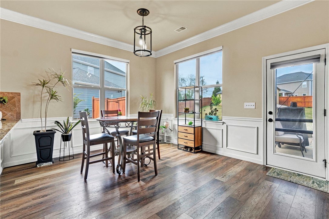 Breakfast Area — 314 Bohannon Court