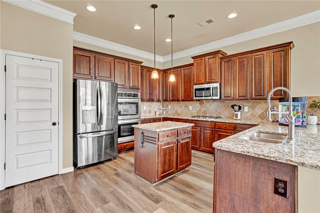 Interior kitchen — 314 Bohannon Court