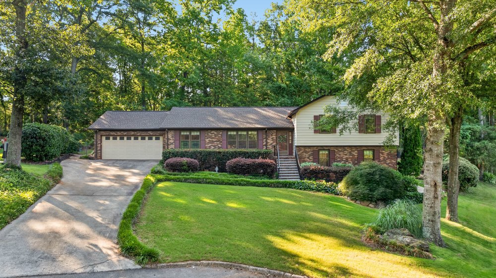 219 Oakwood Ct Greenville SC 29607 — 4 bedroom split-level home in Forrester Woods