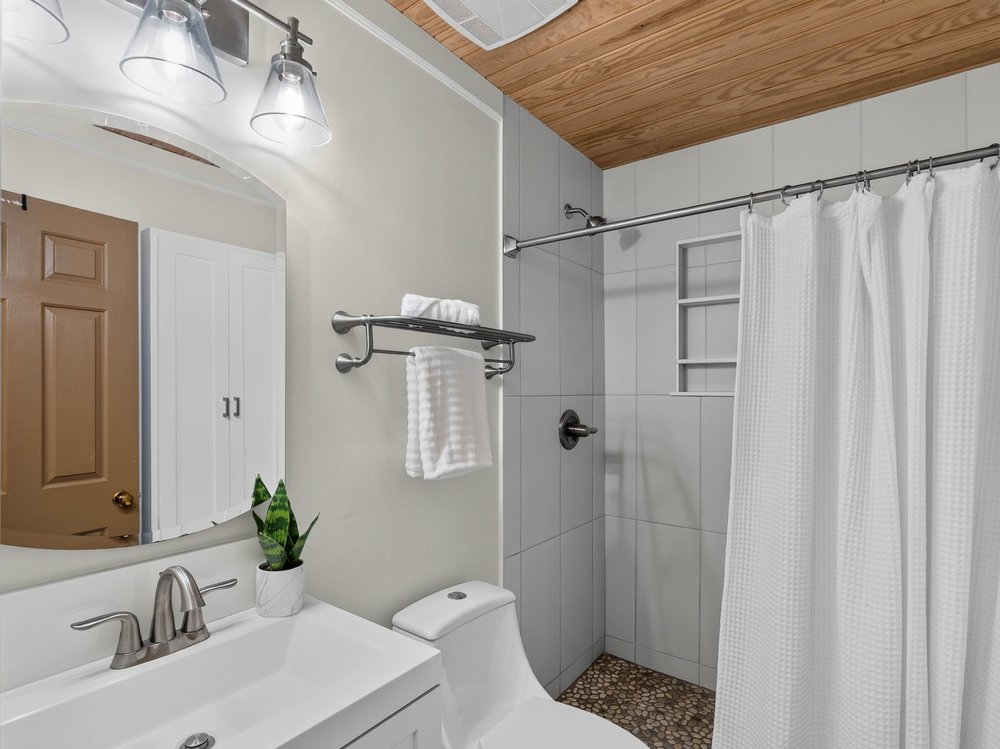 Suite Bathroom — 219 Oakwood Ct, Greenville SC