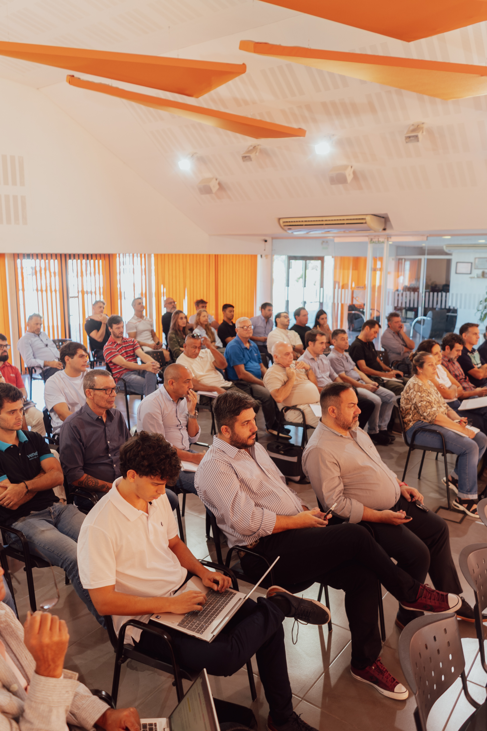 Encuentro de formación aplicada con clientes