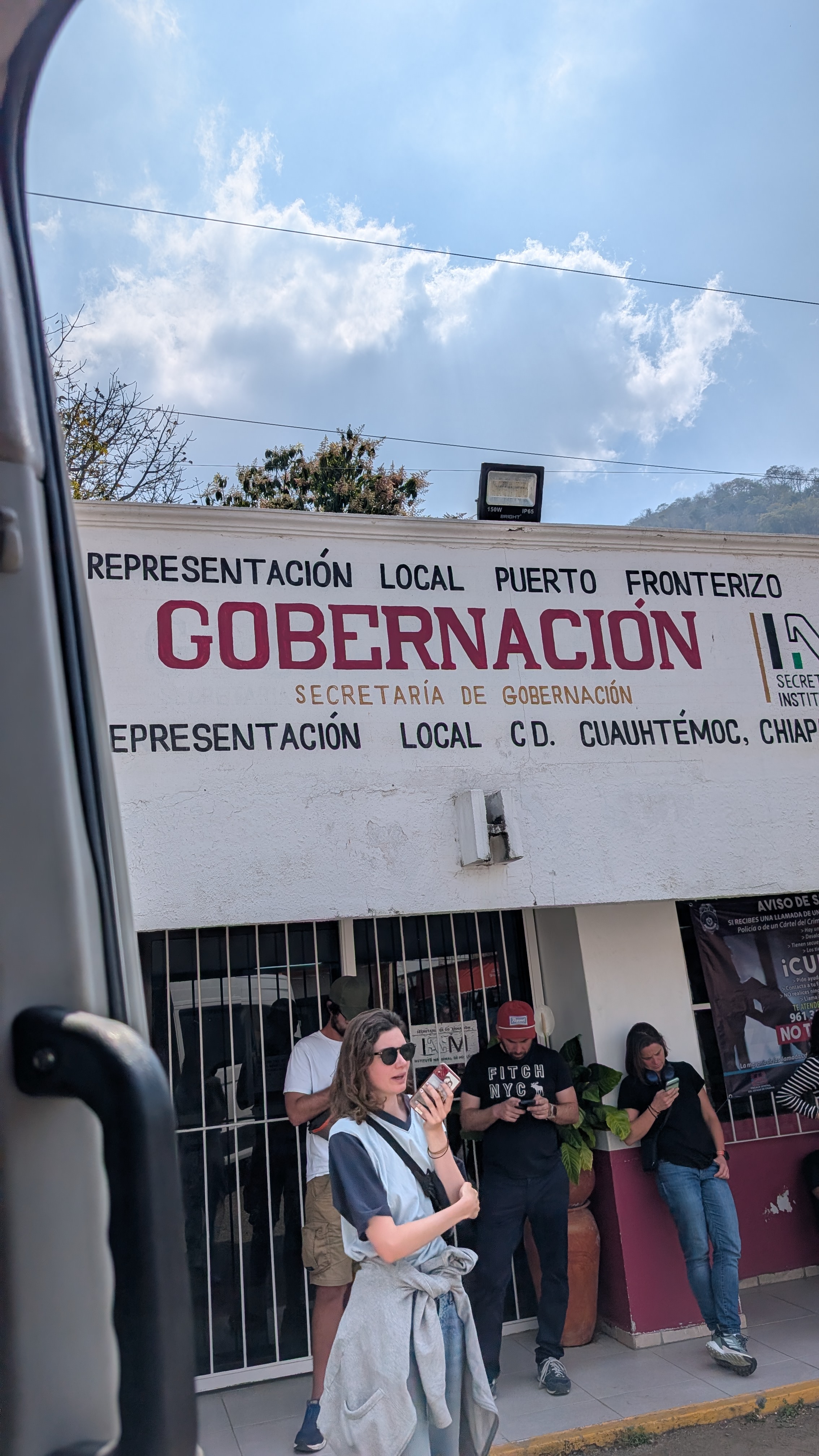 mexican immigration building before crossing to la mesilla