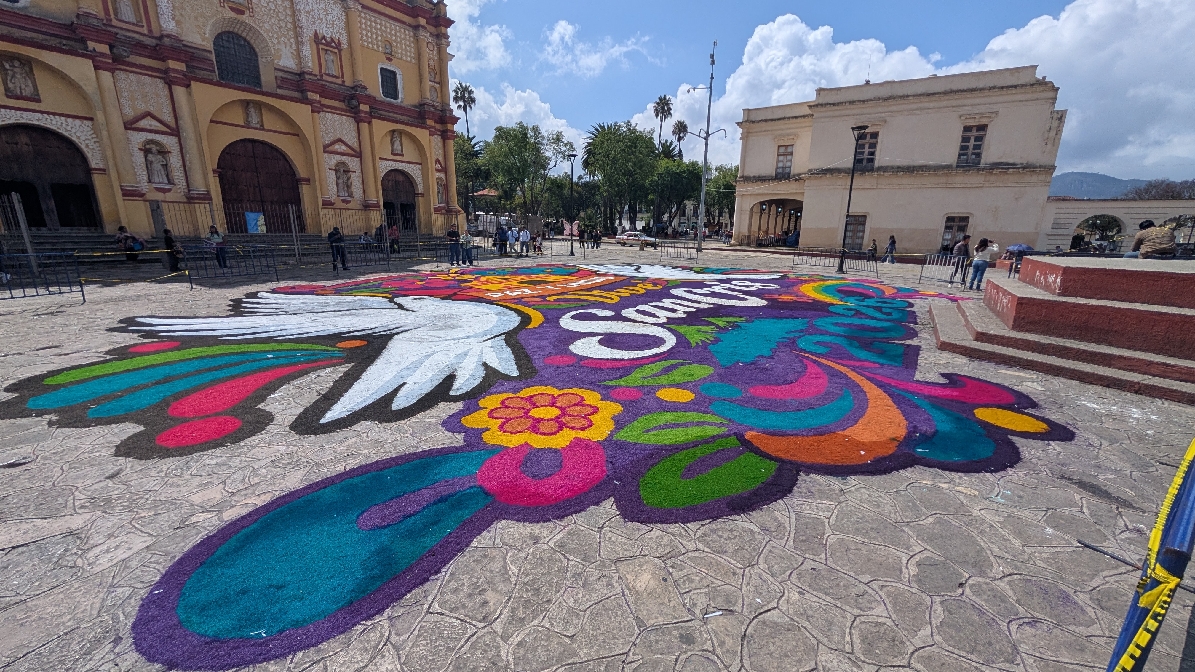 picture of the plaza de las paz in san cristobal de las casas where they meet for the free walking tour