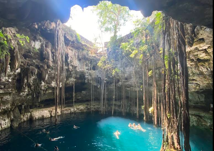 picture of oxman cenote in valladolid mexico