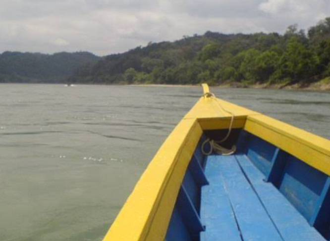 Lancha boat traveling the Usumacinta River to Yaxchilán ruins.