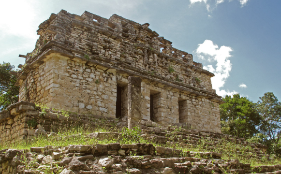 structure in yaxchilan mayan ruins structure in yaxchilan mayan ruins