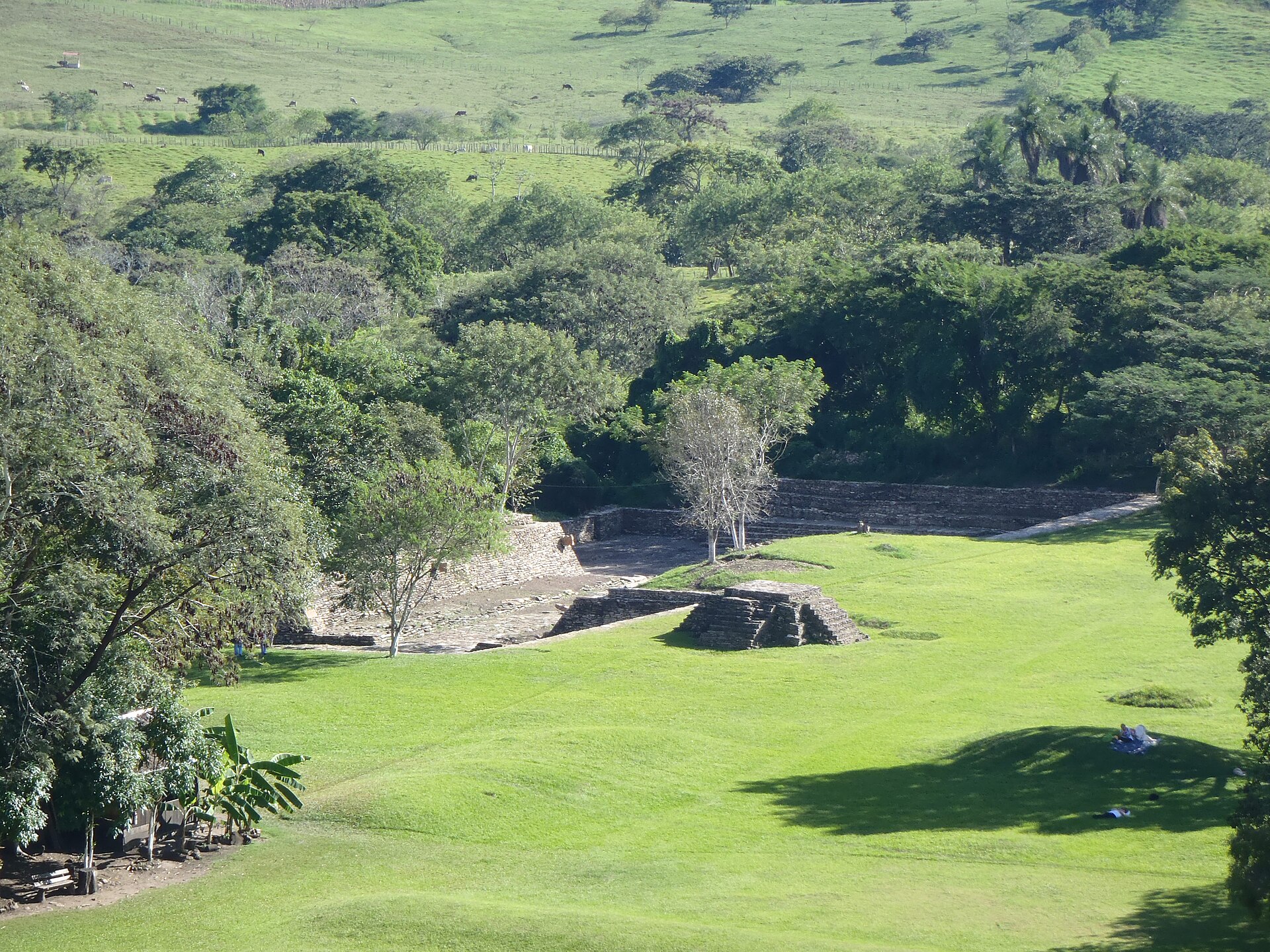 Looking down from the upper terraces of Toniná over the ballcourt and plaza to the green Ocosingo valley beyond Looking down from the upper terraces of Toniná over the ballcourt and plaza to the green Ocosingo valley beyond