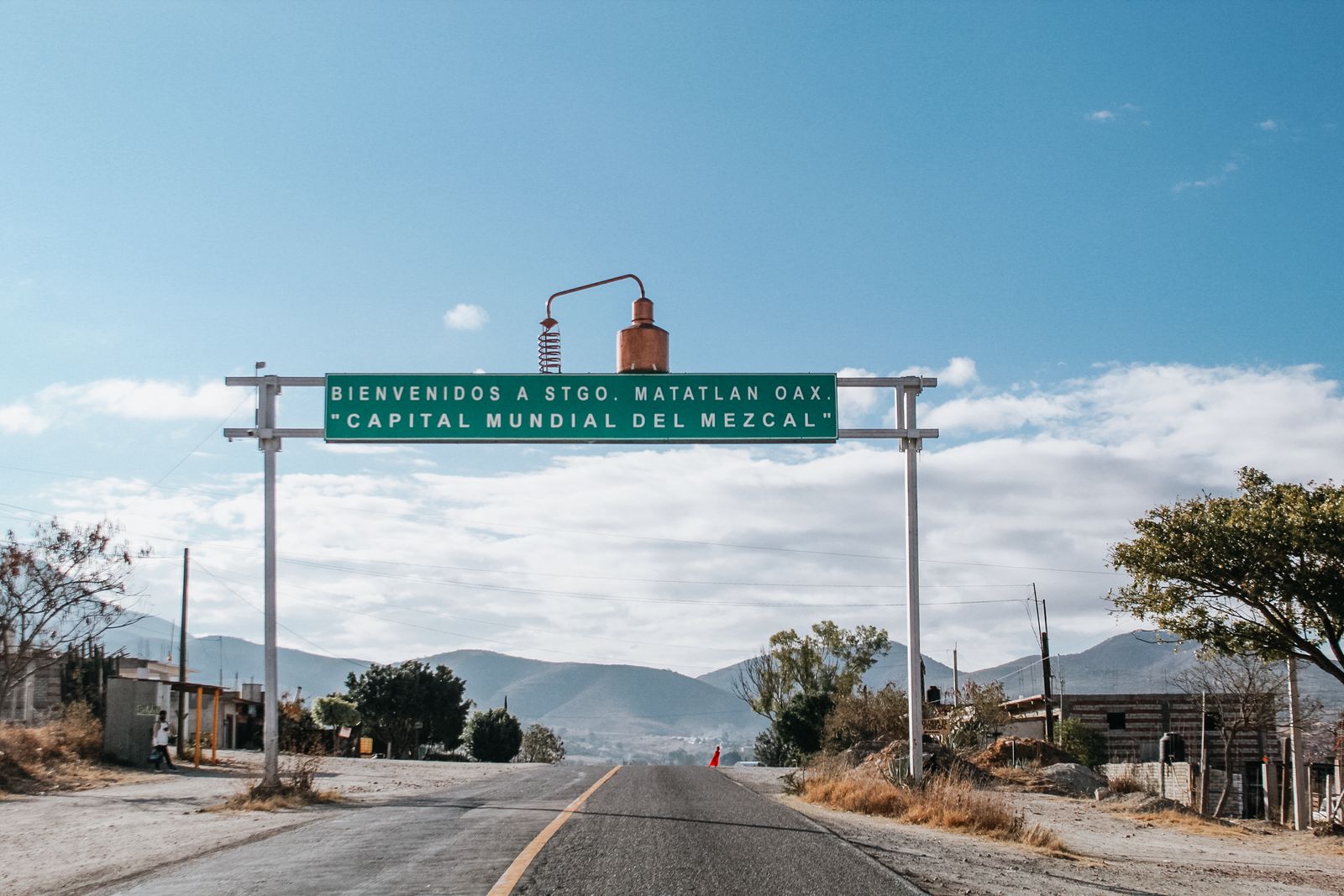 Highway 190 running under the welcome sign at Santiago Matatl&aacute;n, Oaxaca