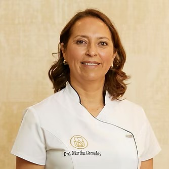 Retrato de la Dra. Marta Granda, directora de Grandas Dental Spa