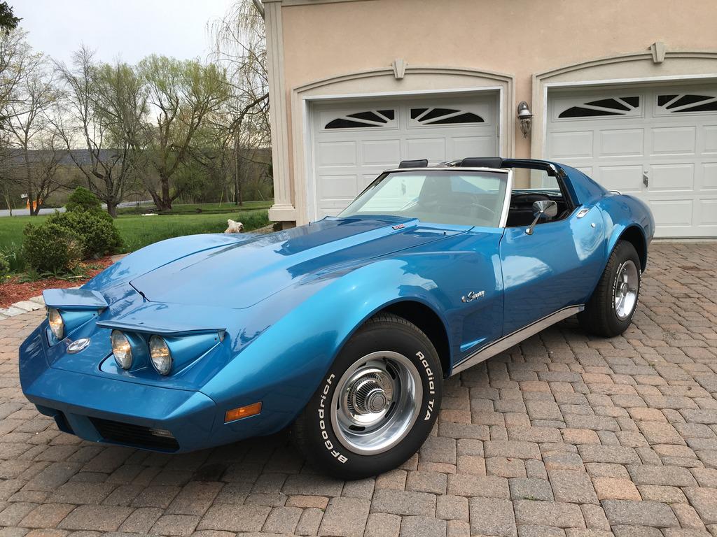 LG Mobile Tech working on a vehicle