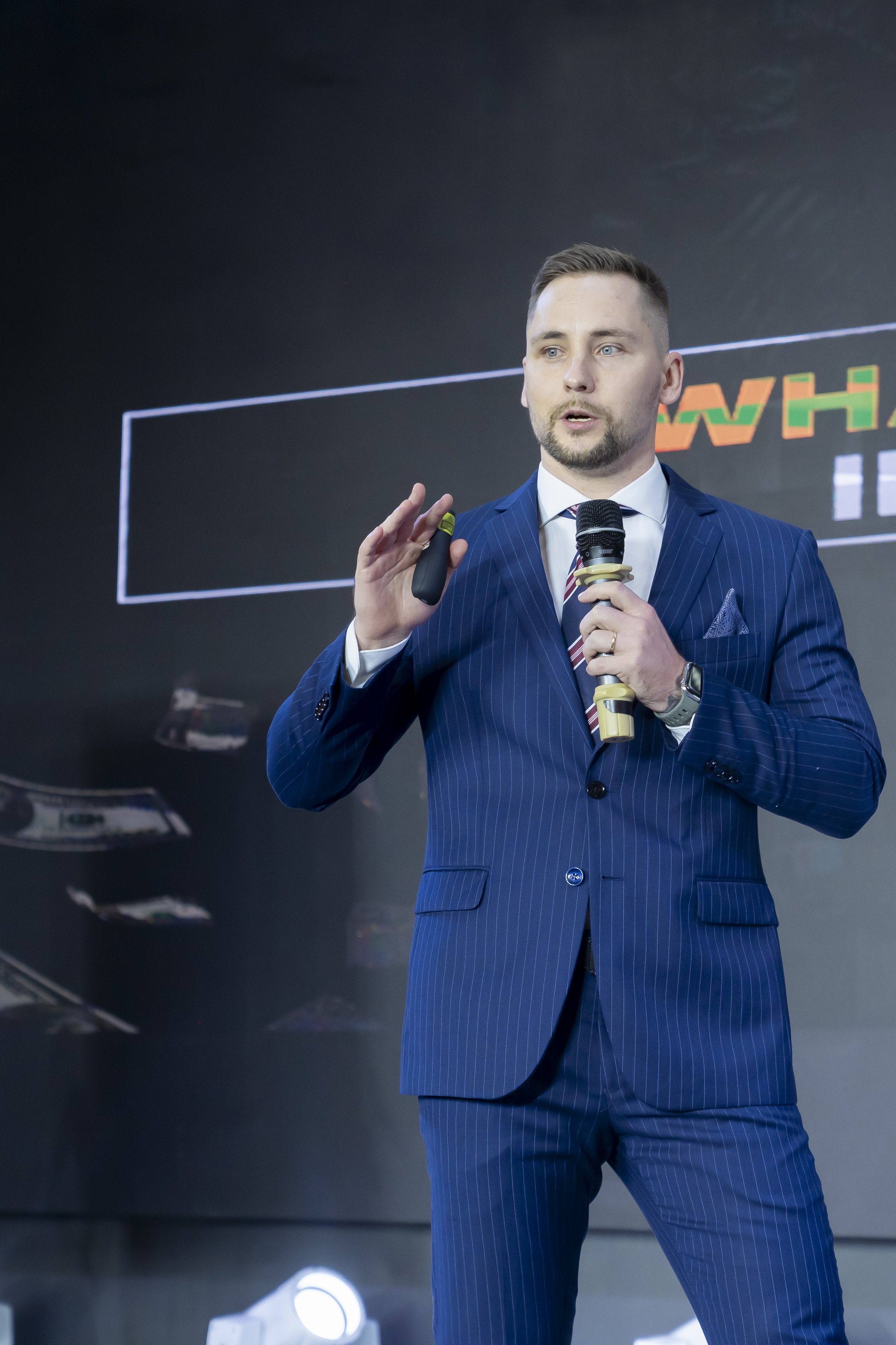 Antty sharing his framework on stage