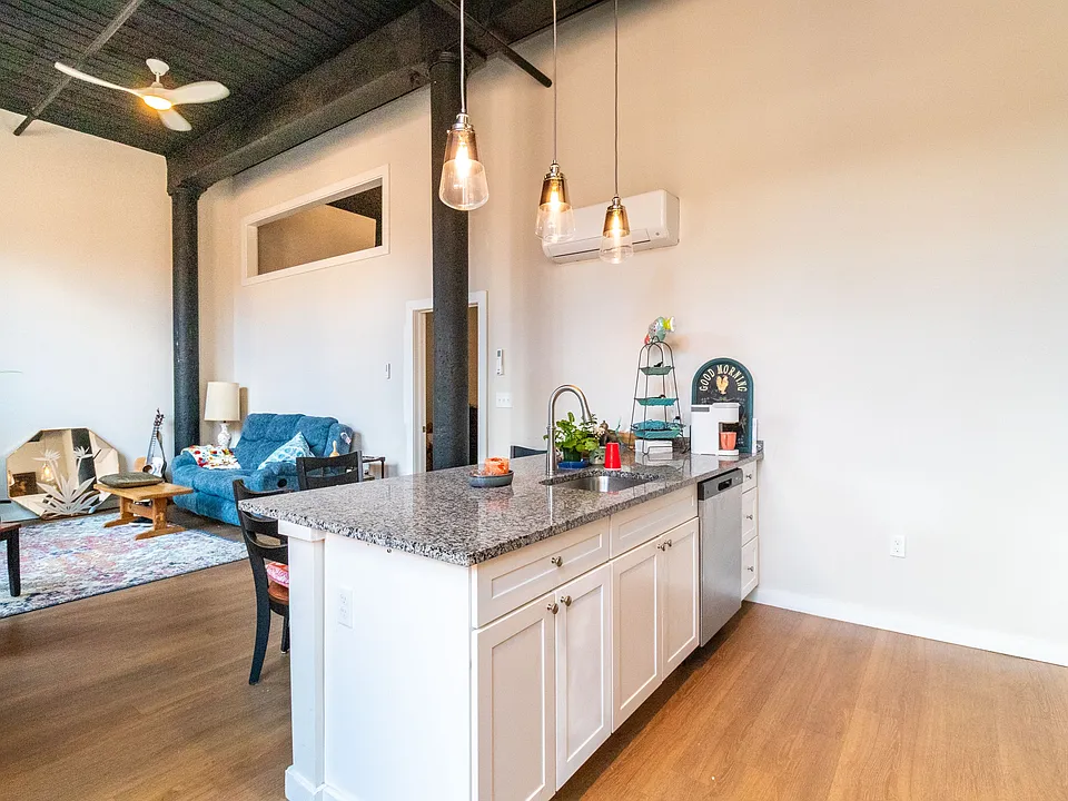 Granite peninsula kitchen