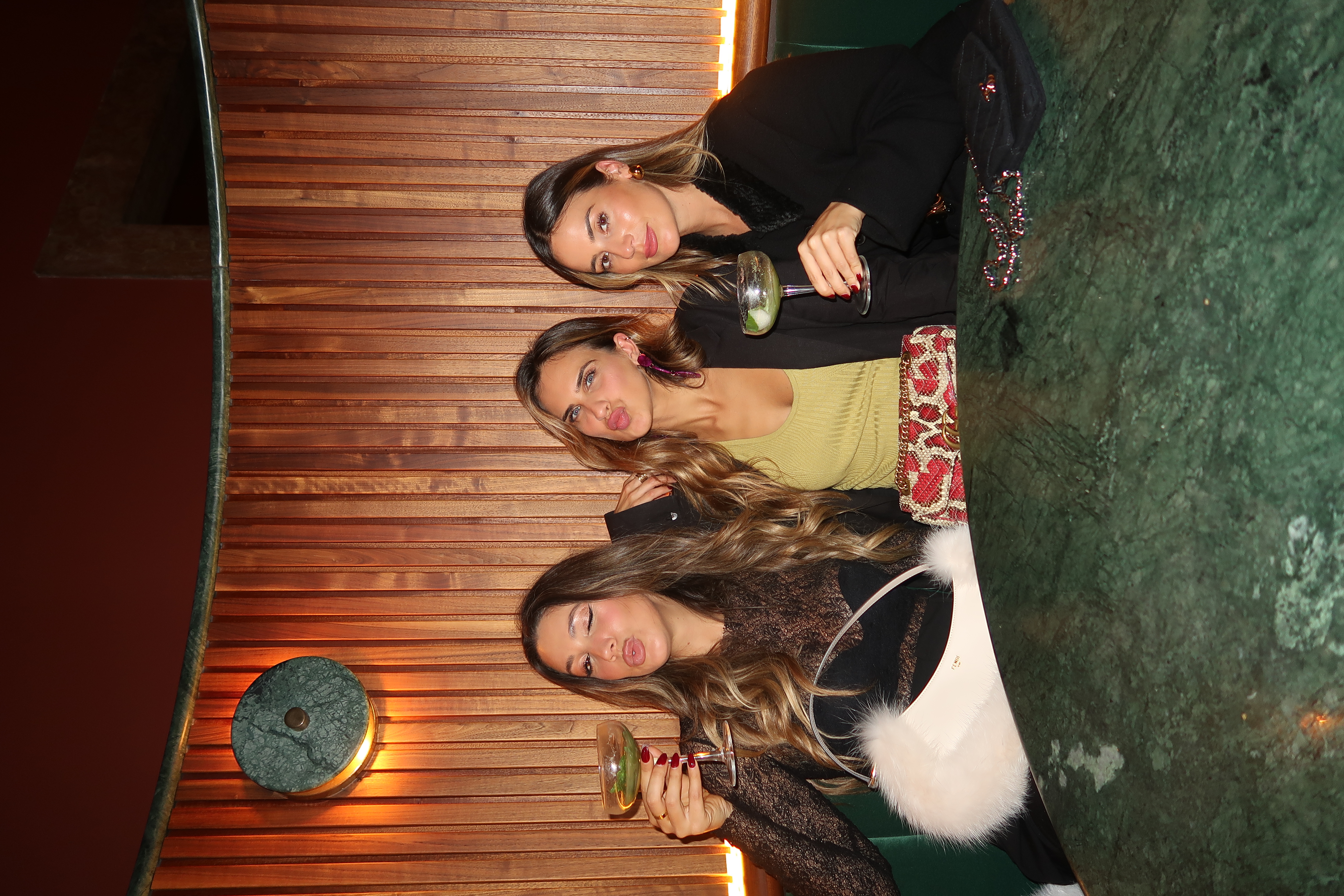Amigas num jantar