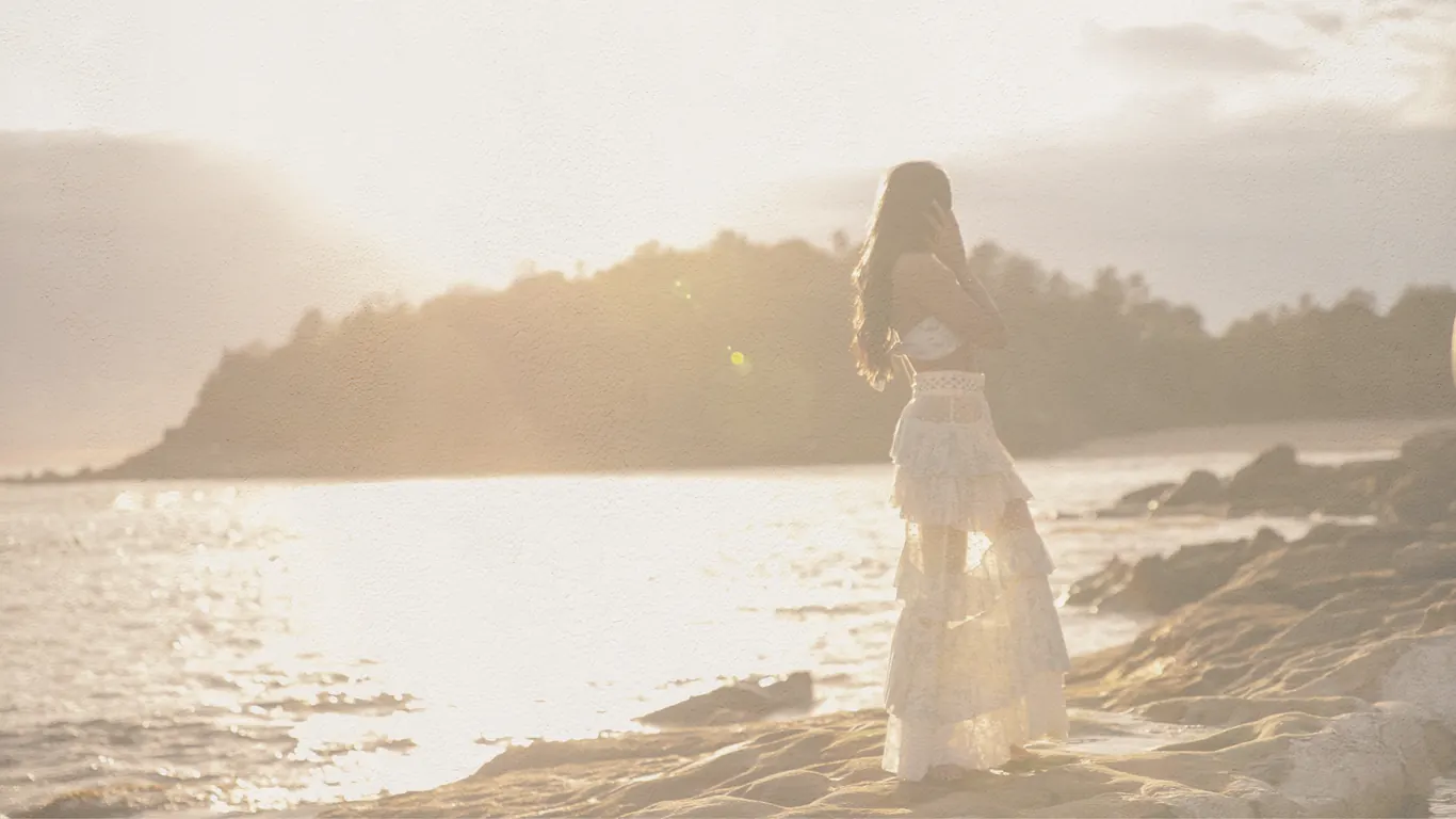 golden hour at the shoreline
