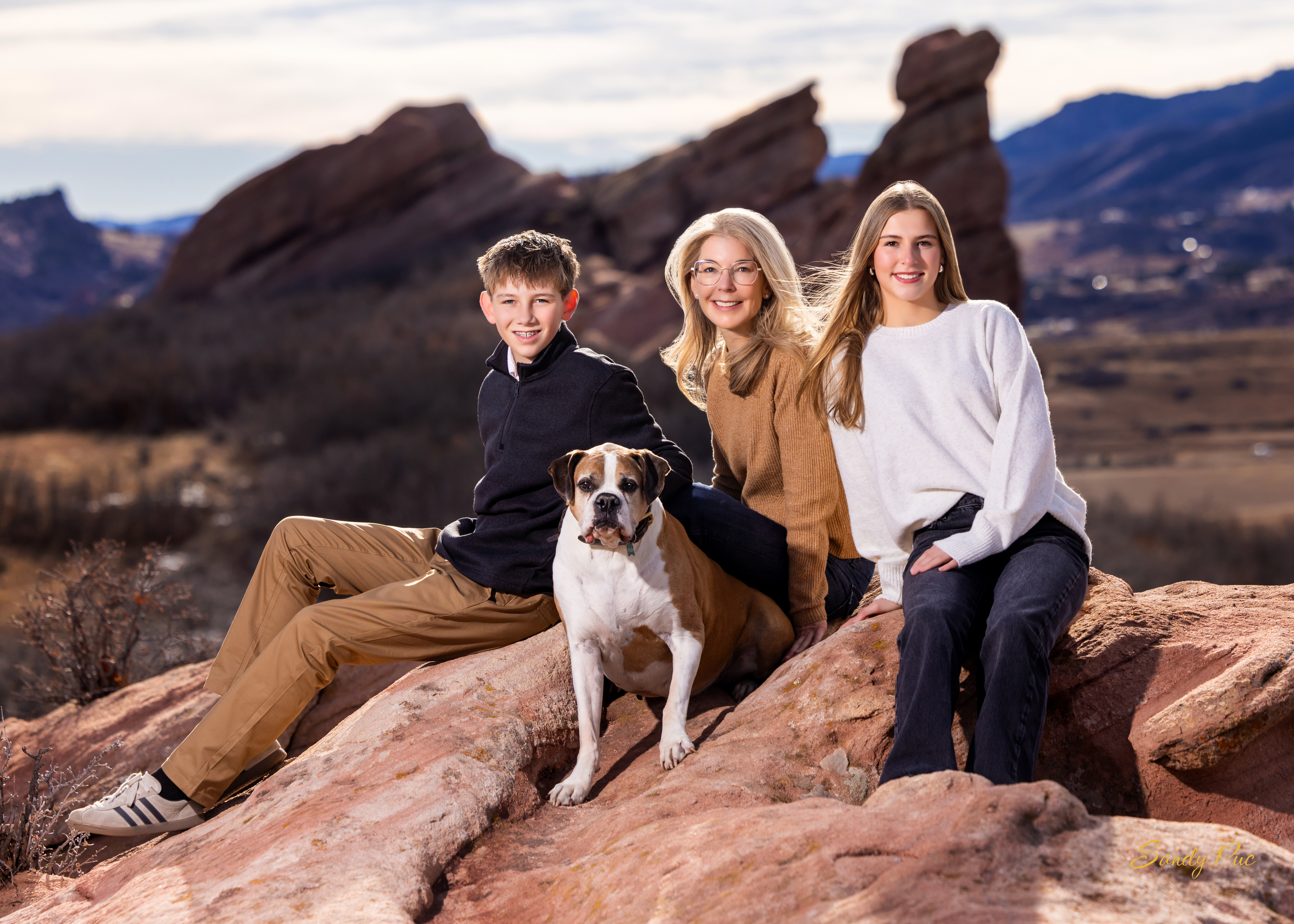 Family portrait showing posing