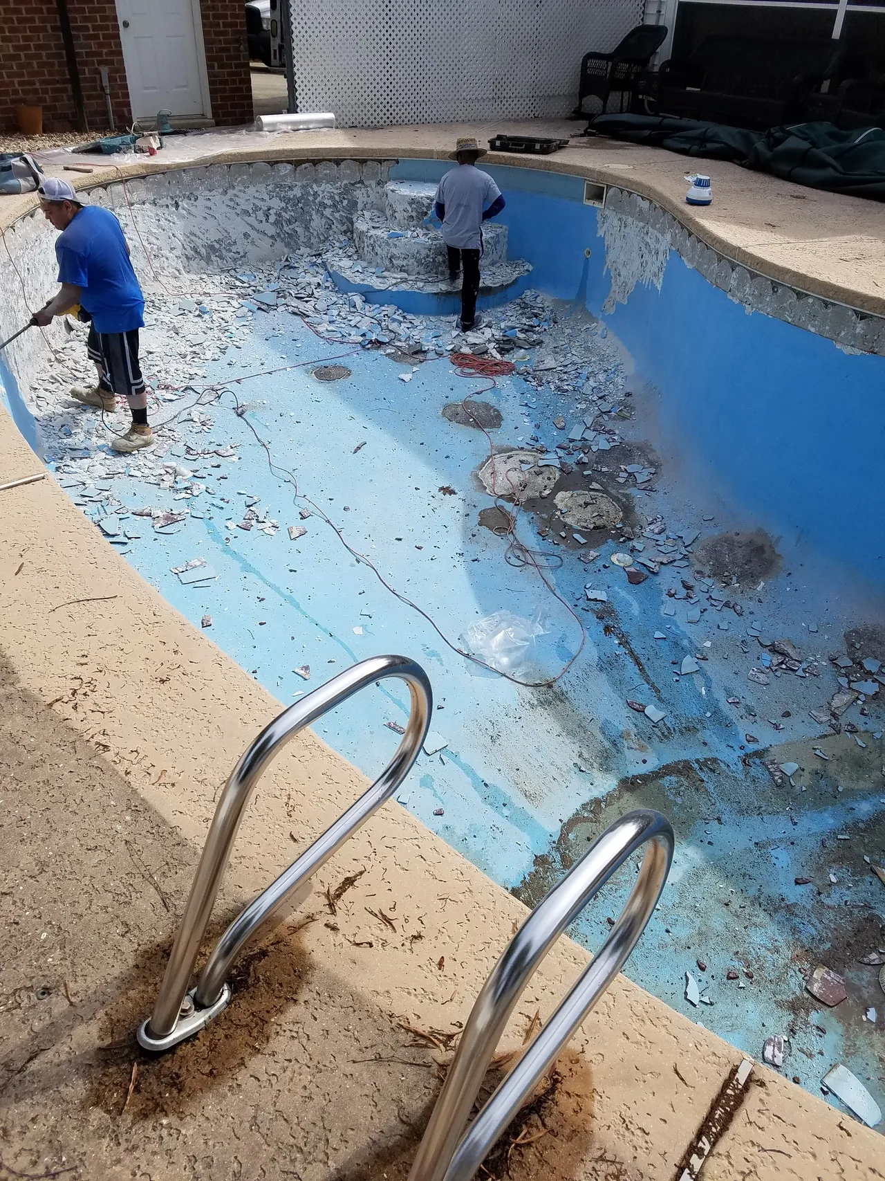 Pool surface and tile