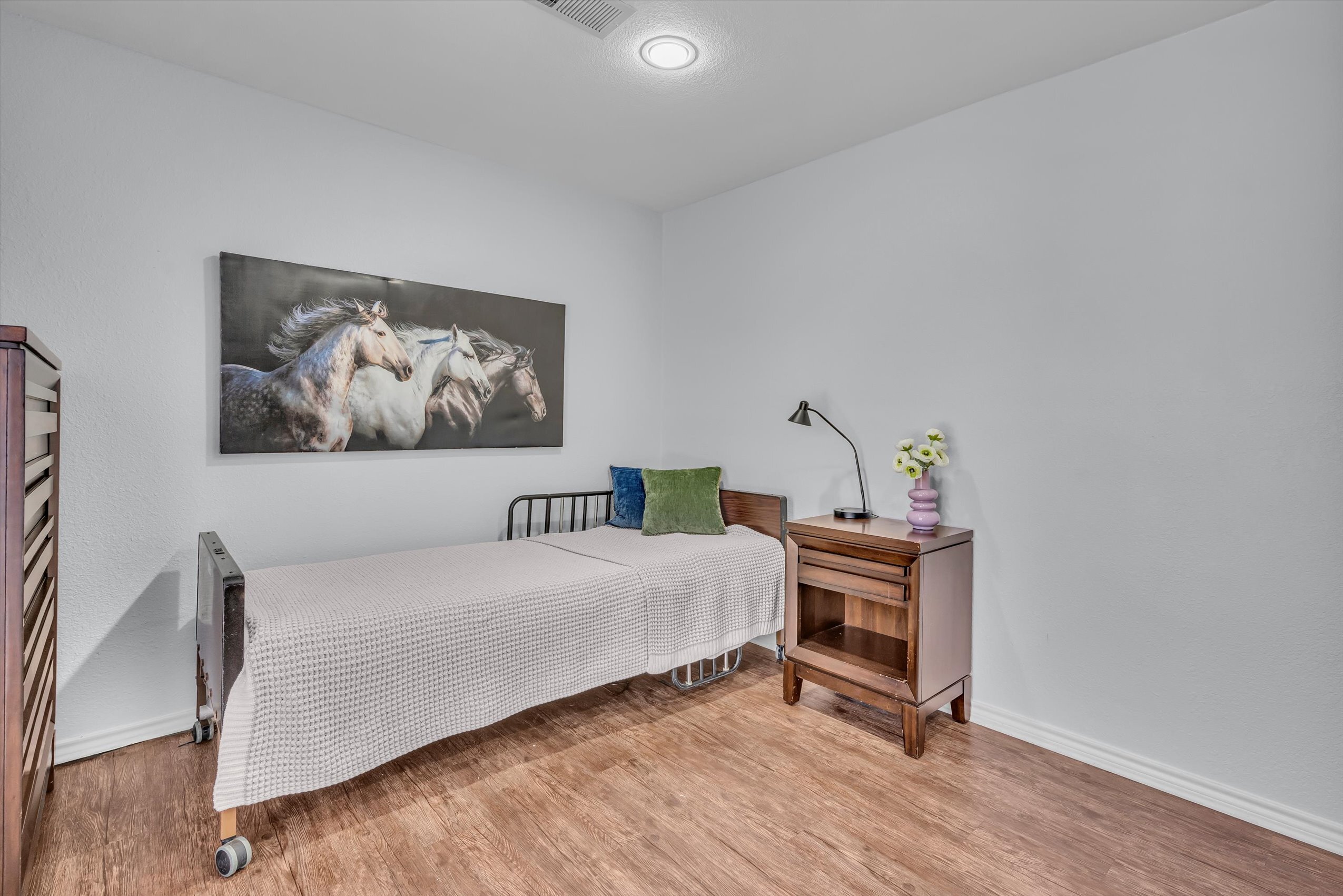 Front yard of Country Club Dr