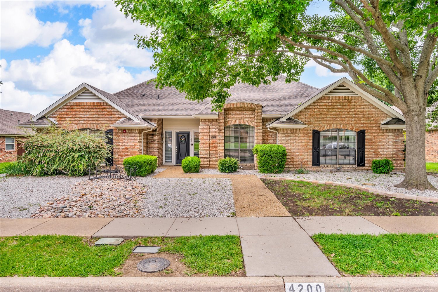 Front yard of Ambrosia Ln