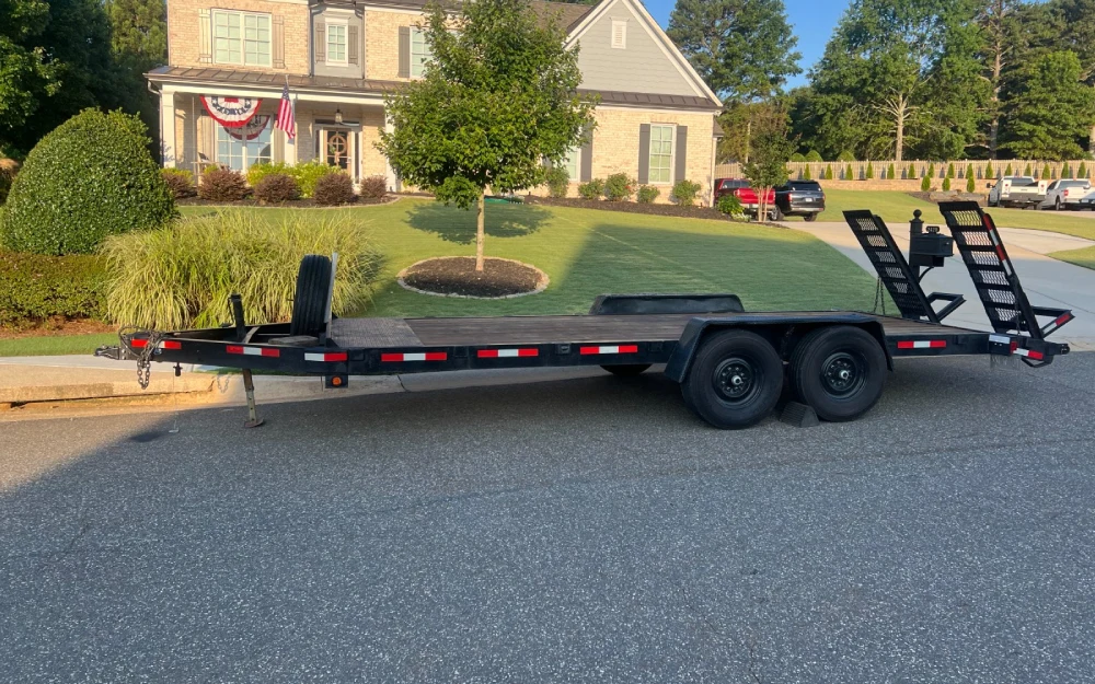 Equipment and flatbed trailer rental in Hoschton, GA