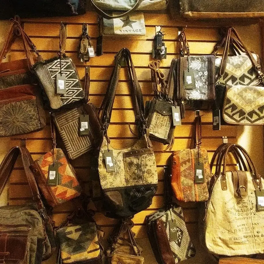 Retro & Vintage Finds at A Bit of Earth
