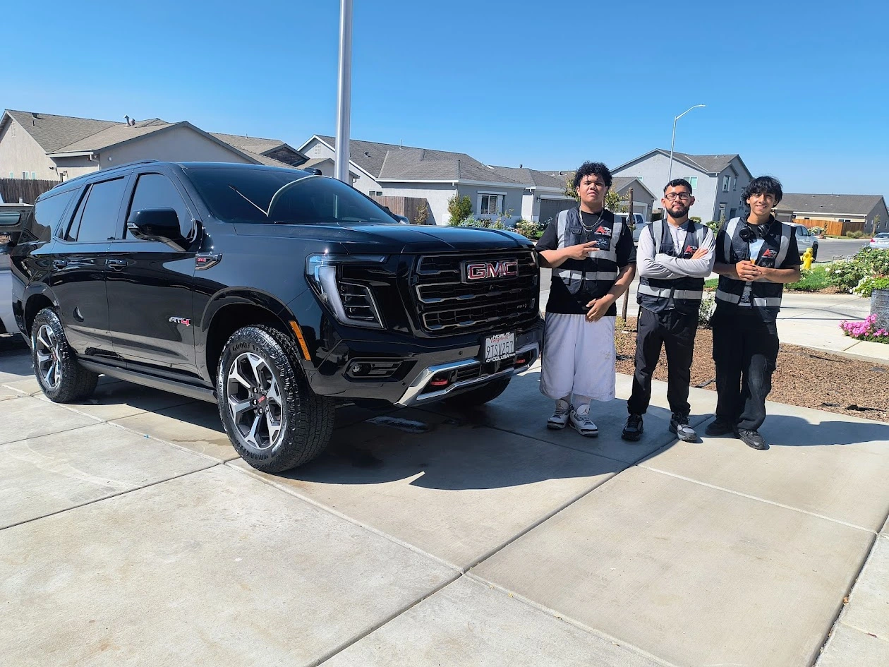 Linda Exterior Detail