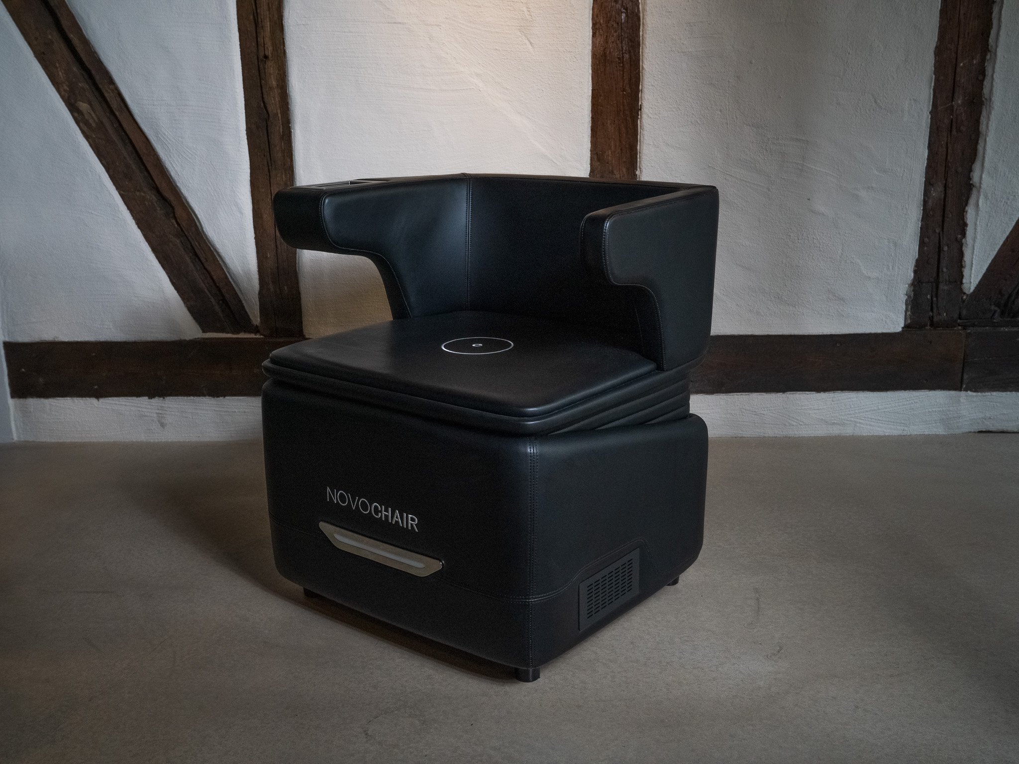 NovoChair-stolen hos Noir Glow Skin i Eskilstuna
