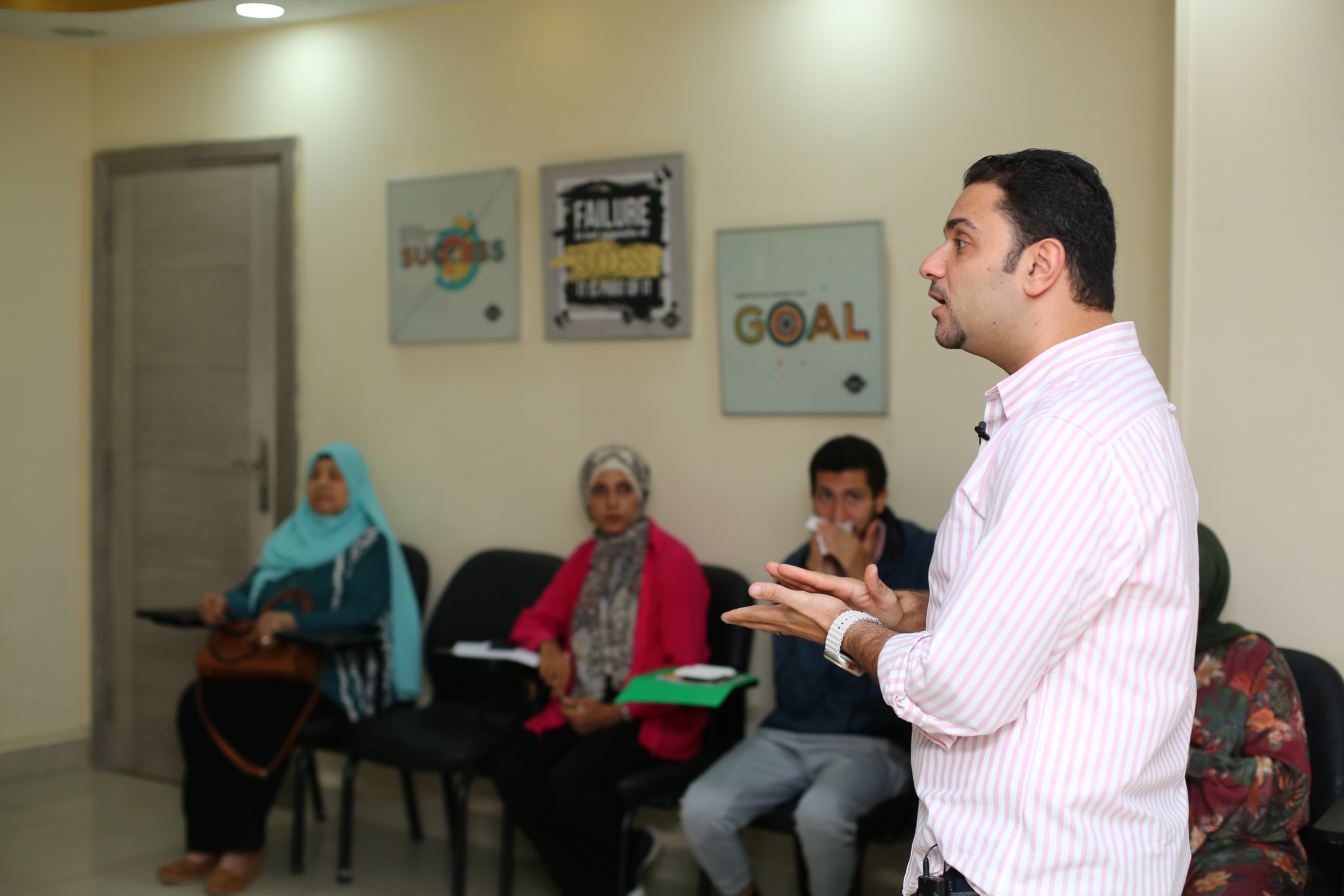 Ahmed Latif leading a live Psychological Genius session with participants at Ahmed Latif Academy