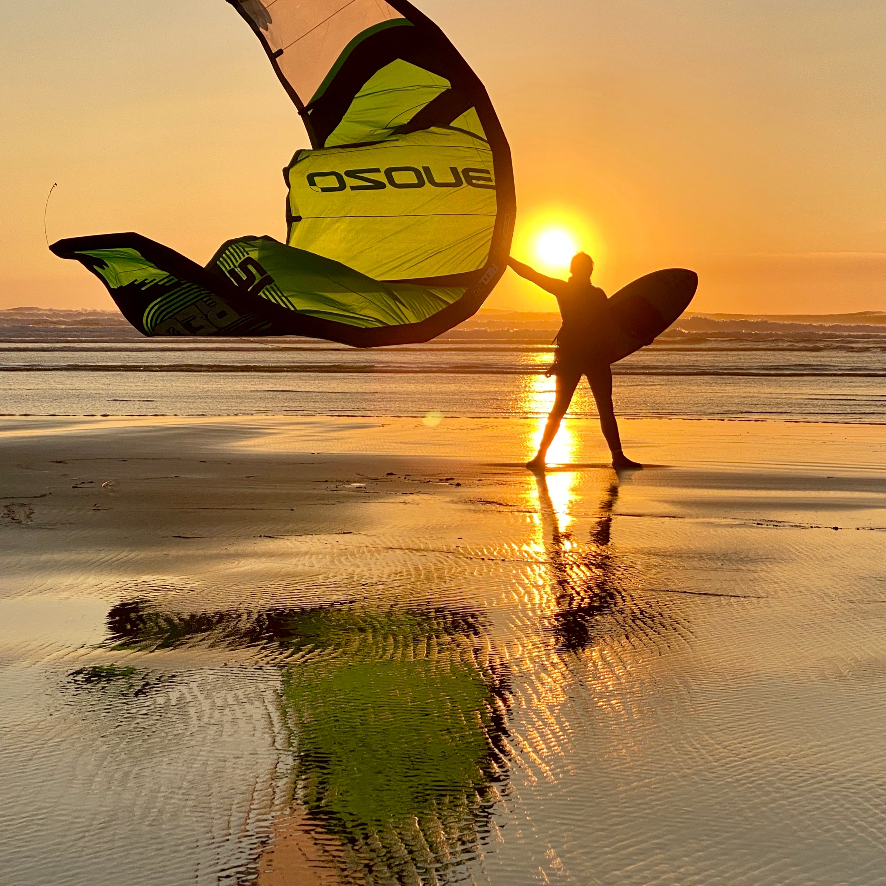 Jennie Milton kitesurfing