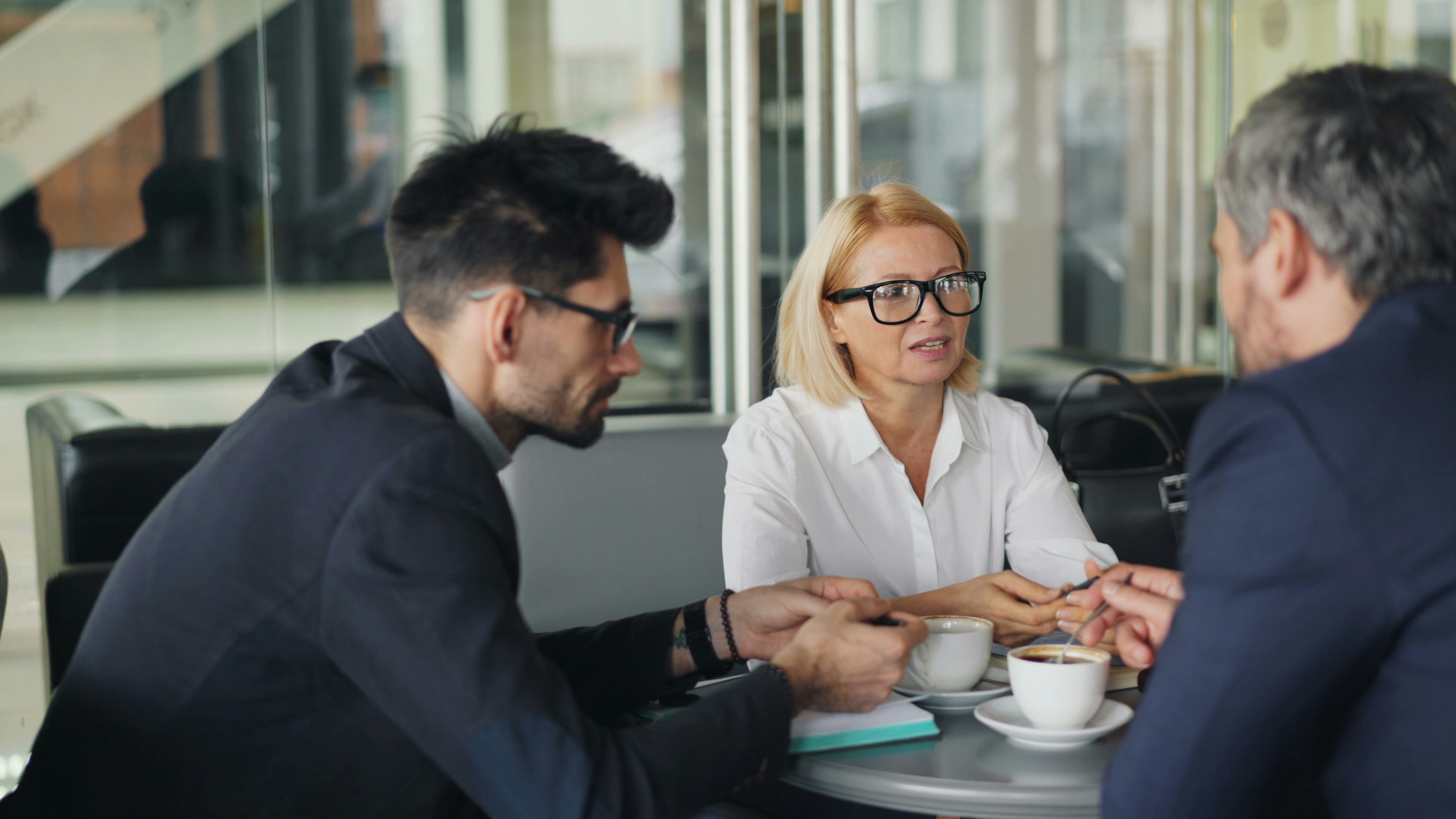 Medicare Prepare licensed advisors meeting with a client about their Medicare options