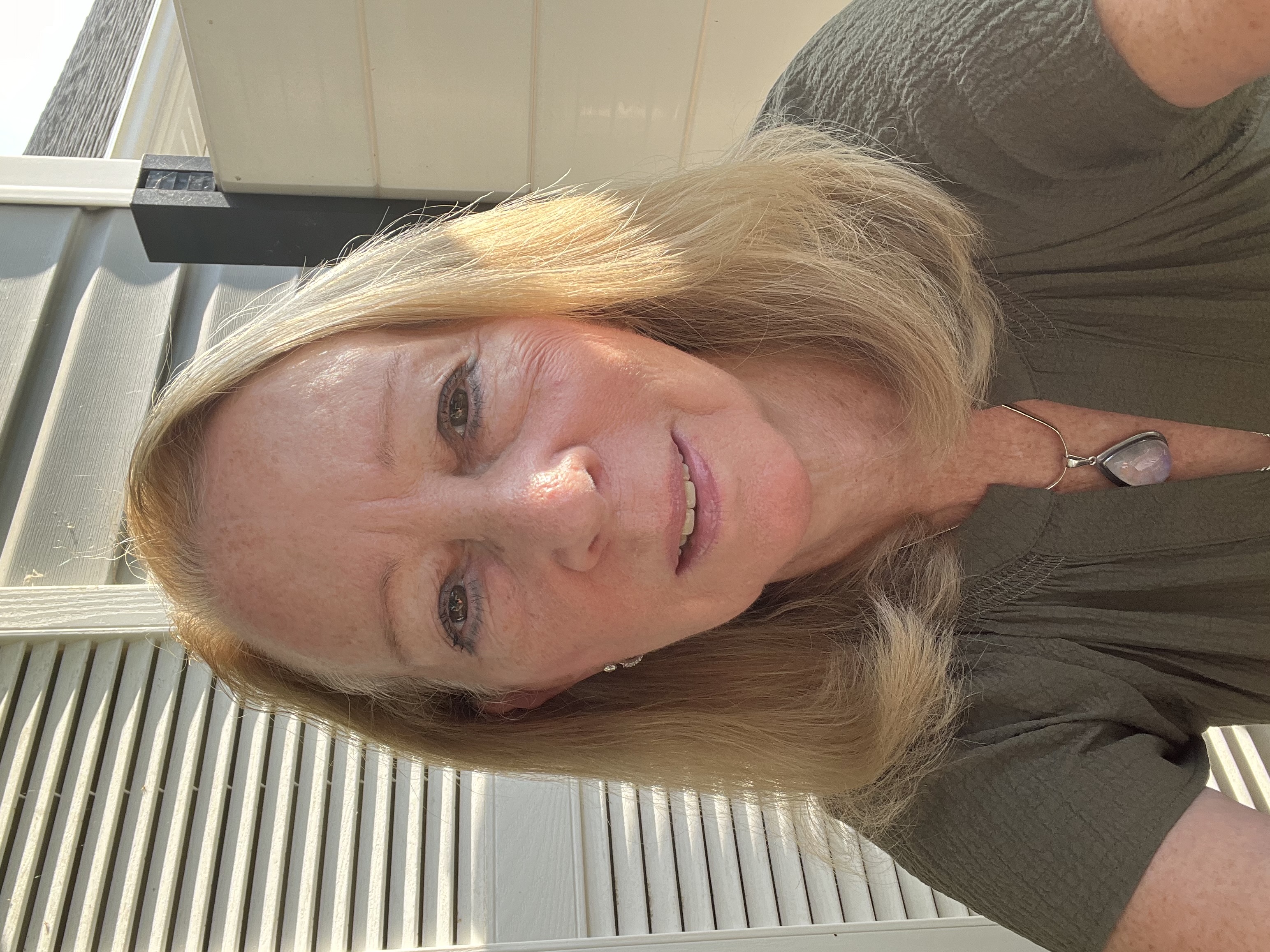 Photo of Gale Lee