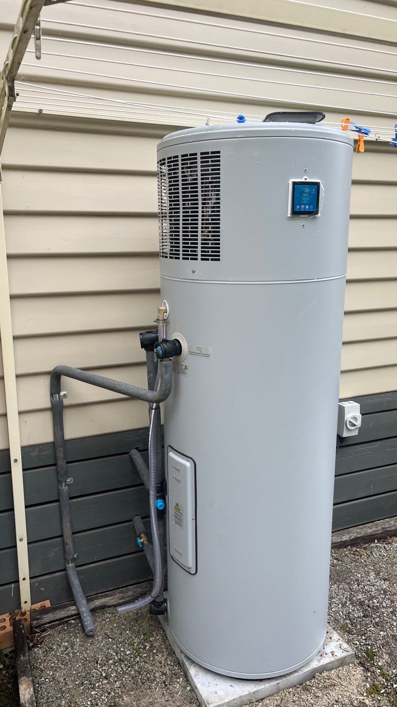 Battery storage and hybrid inverter system