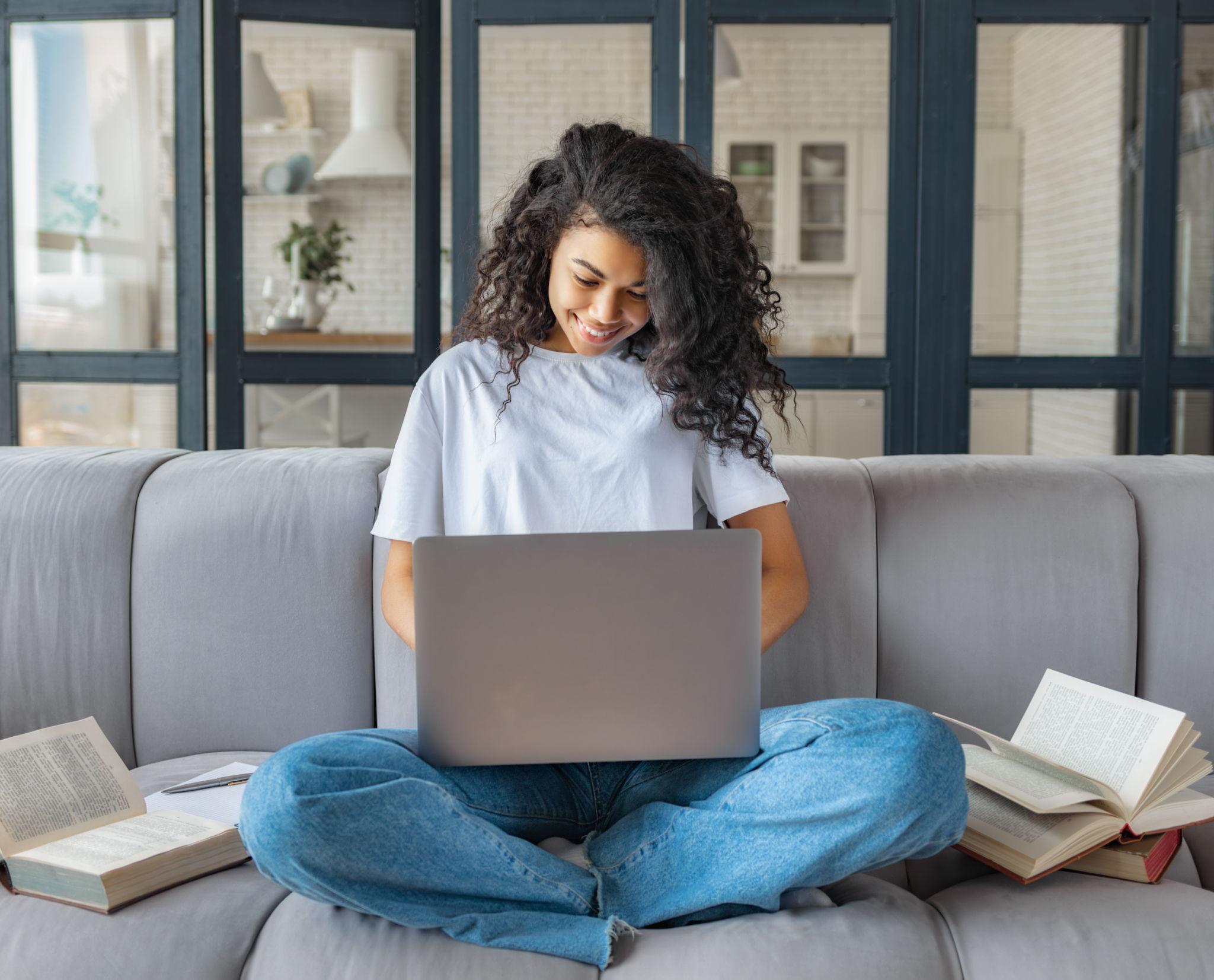 profesional hablando en reunión en inglés para negocios