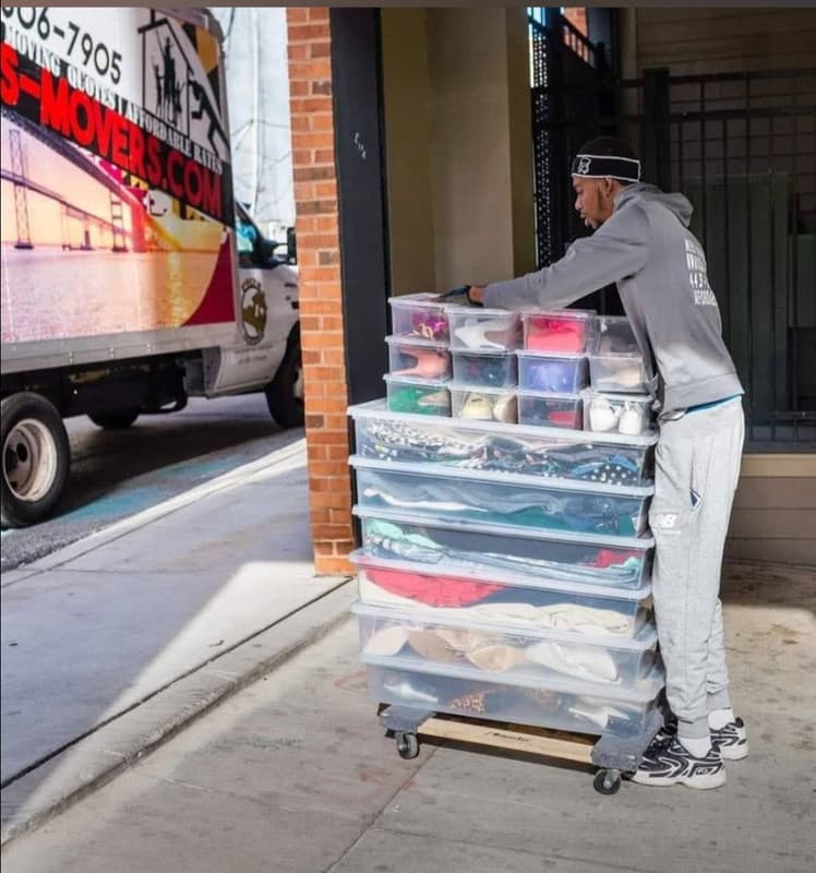 Focus Movers crew loading truck