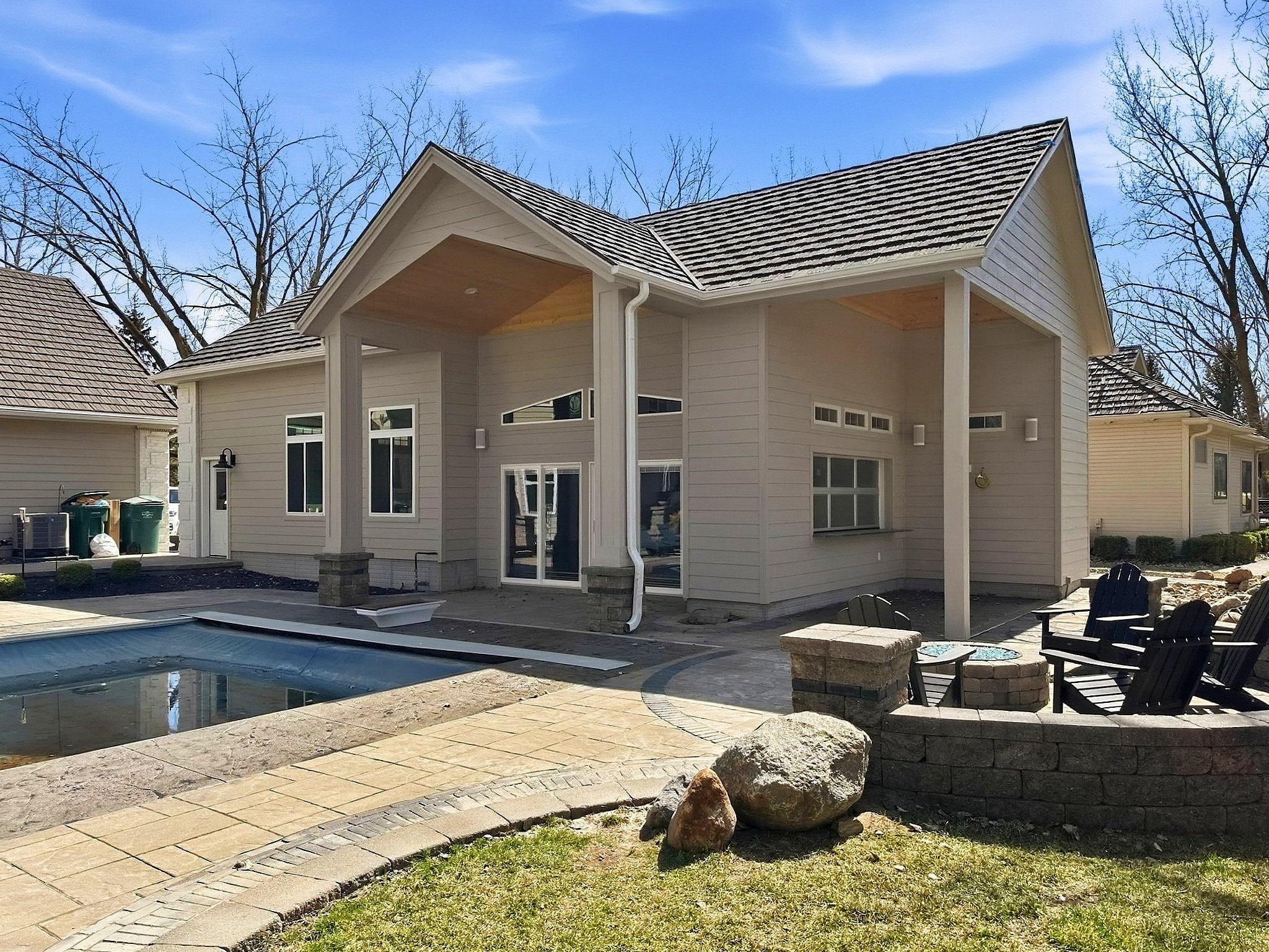 Finished modern custom home with covered porch in Sioux City, IA