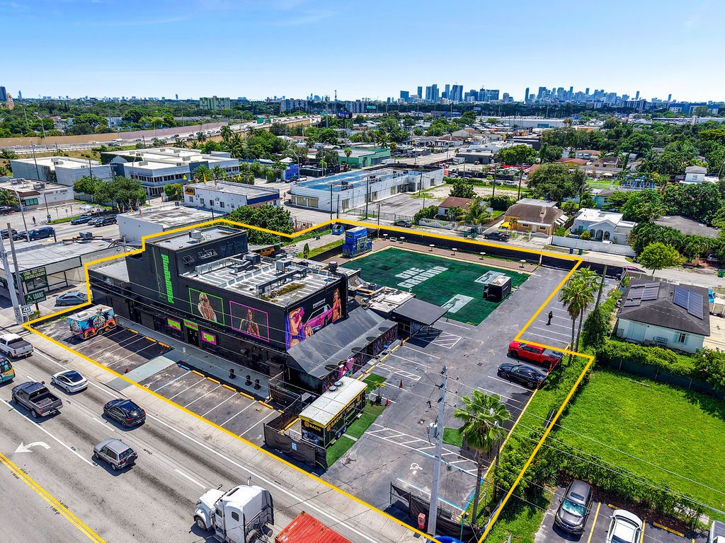 ENTERTAINMENT CLUB WITH LIQUOR LICENSE