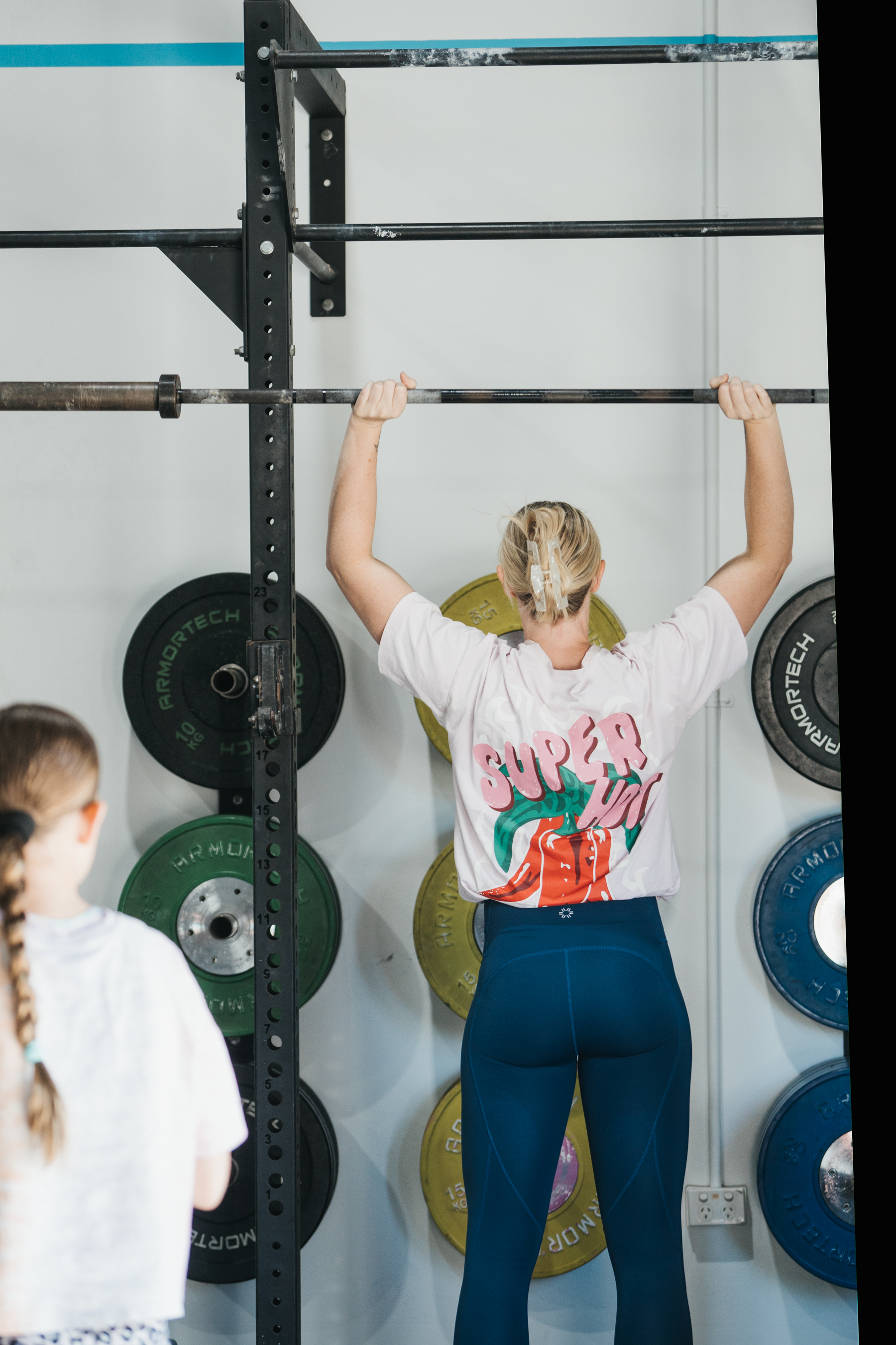 Overhead press on the platform