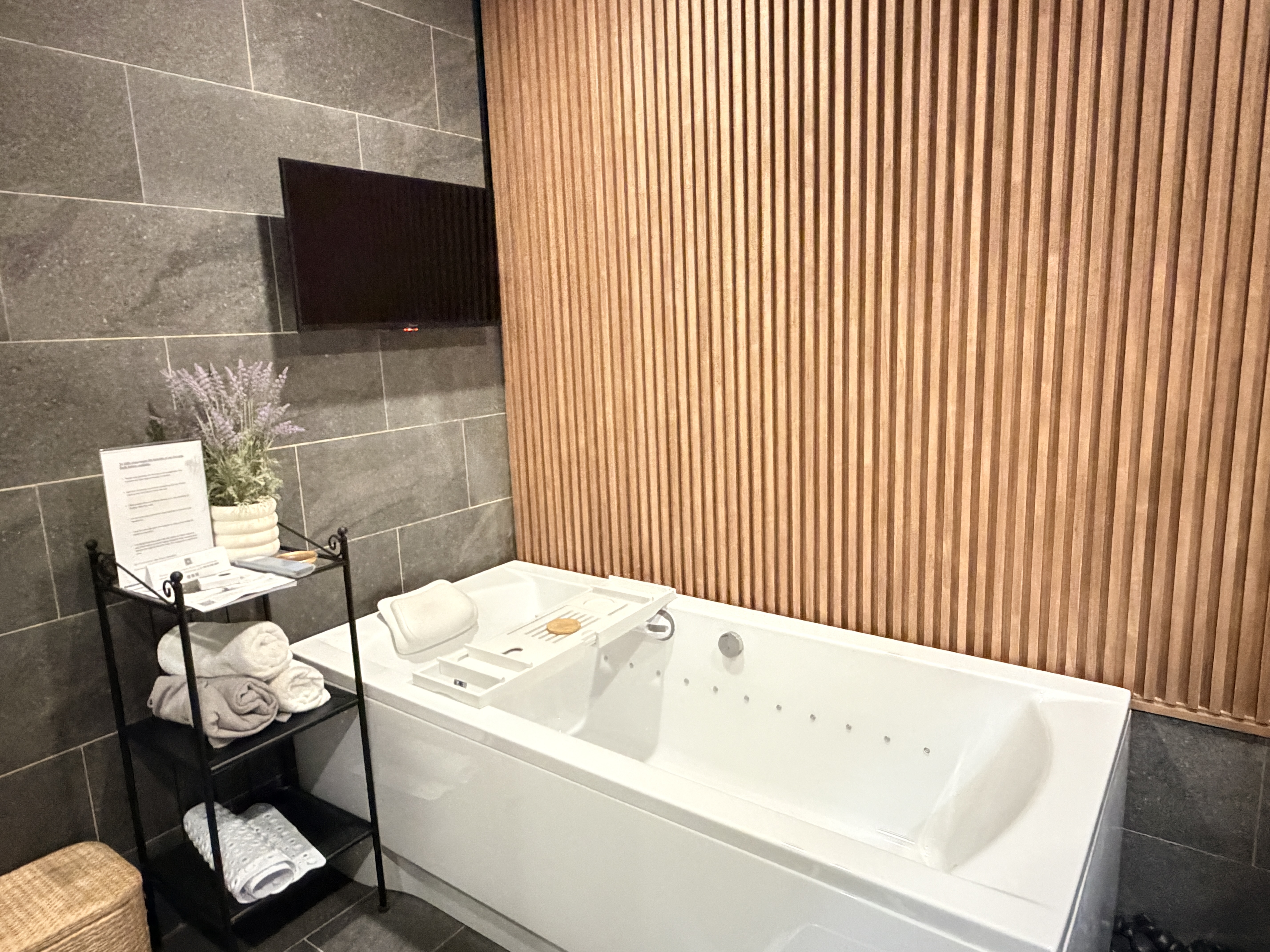 Bathtub
