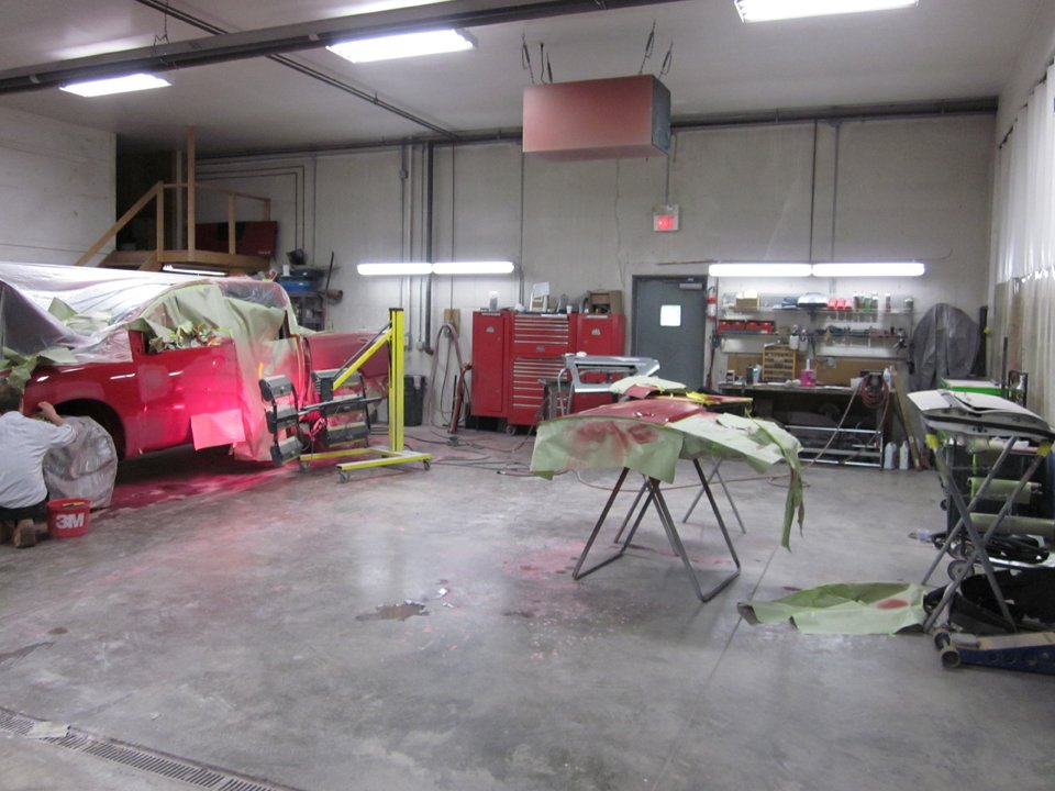 Frame adjustment work at M & G Body Shop, Cincinnati, OH