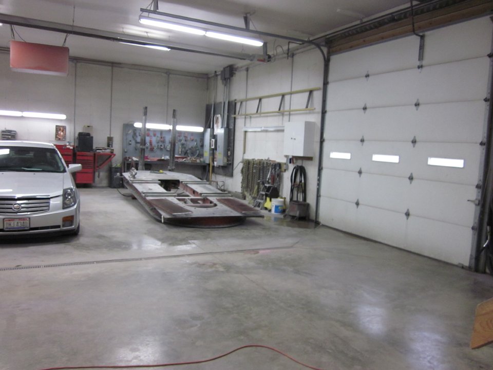 Car painting and refinish at M & G Body Shop, Cincinnati, OH